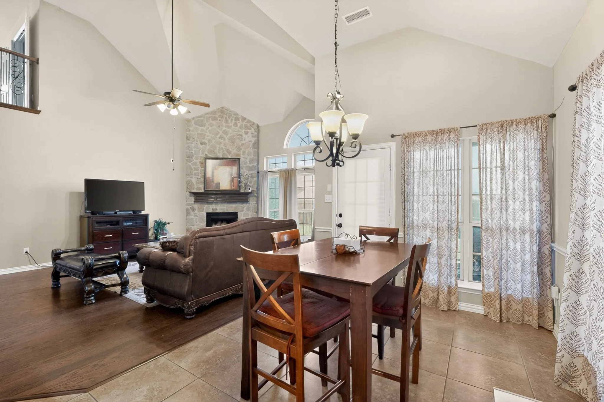 Single Family Residence For Sale in Dallas County , 914 Hidden Lakes Drive, Cedar Hill, Texas 75104, 5 Bedrooms, 4 Bathrooms, 3 Garage spaces, 4,461 Sqft, built in 2014, Price $530,000, mls#21287291, Real Estate Agent in Cedar Hill, Homes For Sale in Dallas county, Homes For Sale in Cedar Hill, Realtor in Cedar Hill Texas, Real Estate Brokerage Independent Realty Texas, Luminita Cordes Realtor