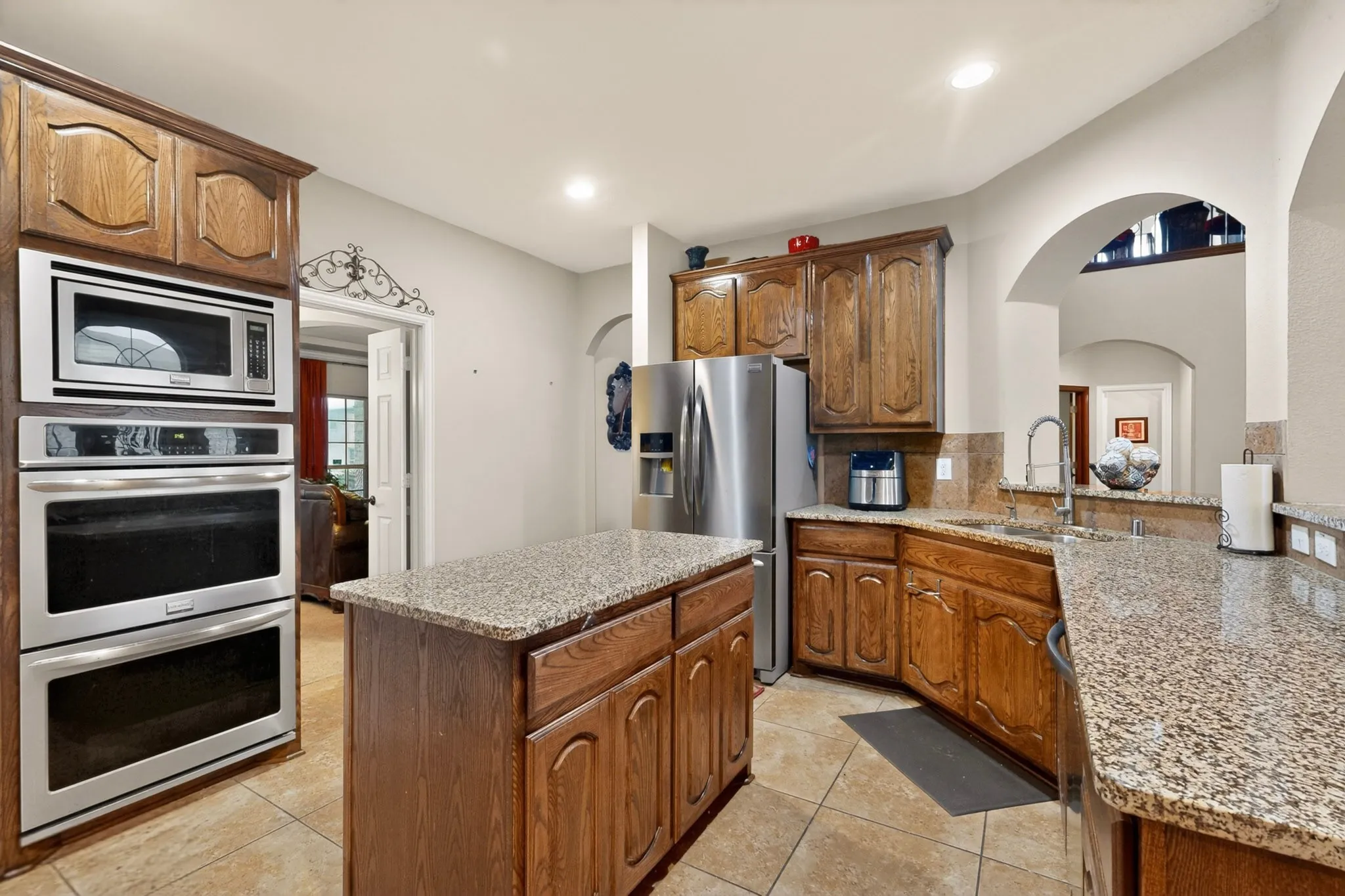 Single Family Residence For Sale in Dallas County , 914 Hidden Lakes Drive, Cedar Hill, Texas 75104, 5 Bedrooms, 4 Bathrooms, 3 Garage spaces, 4,461 Sqft, built in 2014, Price $530,000, mls#21287291, Real Estate Agent in Cedar Hill, Homes For Sale in Dallas county, Homes For Sale in Cedar Hill, Realtor in Cedar Hill Texas, Real Estate Brokerage Independent Realty Texas, Luminita Cordes Realtor