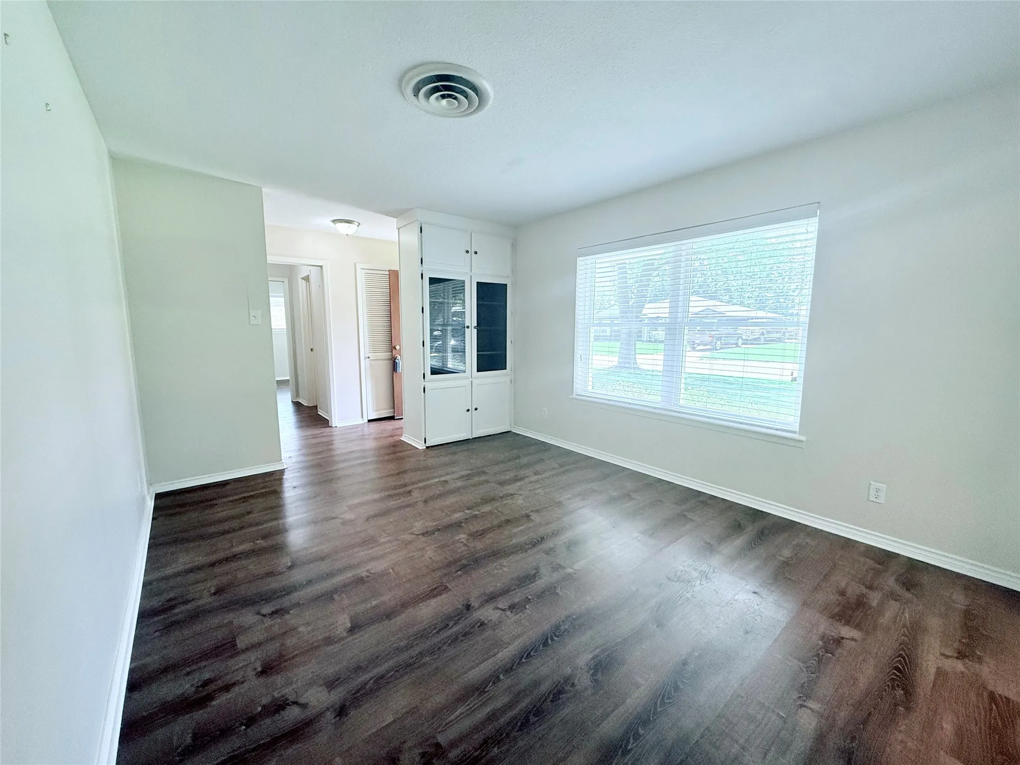 Single Family Residence For Sale in Grayson County , 120 S Lynn Avenue, Denison, Texas 75020, 3 Bedroom, 2 Bathroom, 2 Garage spaces, 2,094 Sqft, built in 1966, mls#21270363, Real Estate Agent in Denison, Homes For Sale in Grayson county, Homes For Sale in Denison, Realtor in Denison Texas, Real Estate Brokerage Independent Realty Texas, Luminita Cordes Realtor