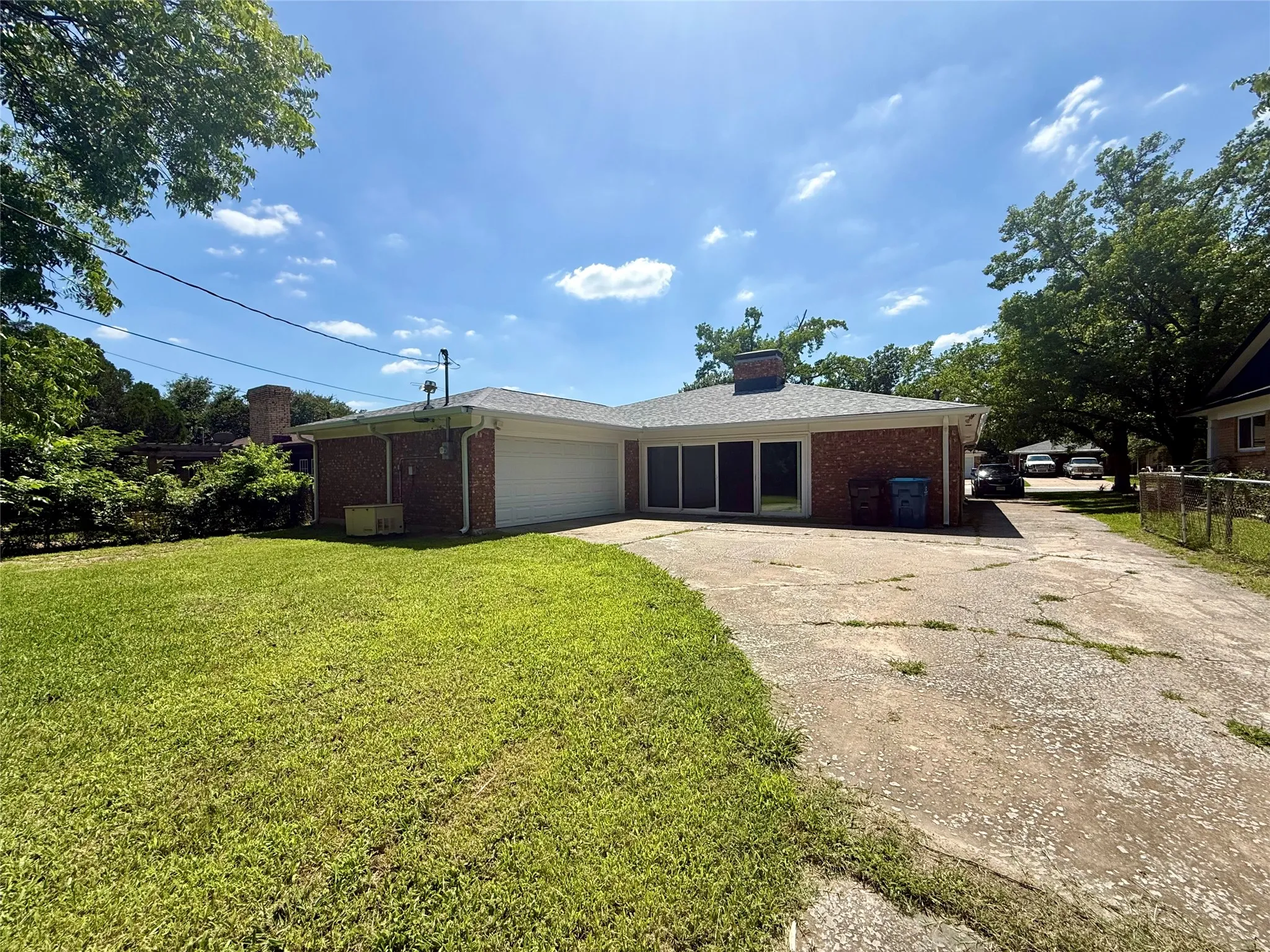 Single Family Residence For Sale in Grayson County , 120 S Lynn Avenue, Denison, Texas 75020, 3 Bedroom, 2 Bathroom, 2 Garage spaces, 2,094 Sqft, built in 1966, mls#21270363, Real Estate Agent in Denison, Homes For Sale in Grayson county, Homes For Sale in Denison, Realtor in Denison Texas, Real Estate Brokerage Independent Realty Texas, Luminita Cordes Realtor