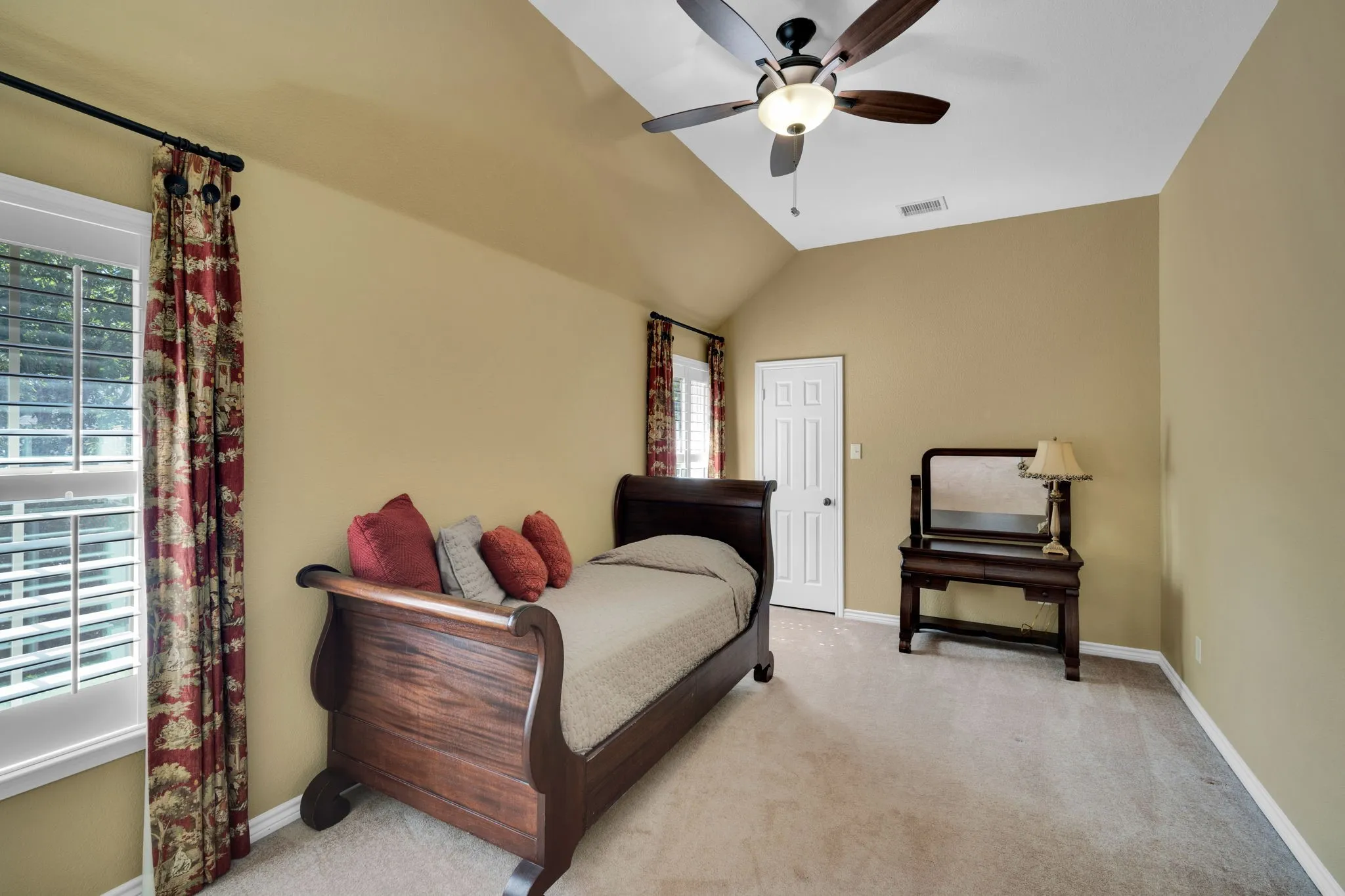 Secondary bedroom with a vaulted ceiling and generous space.