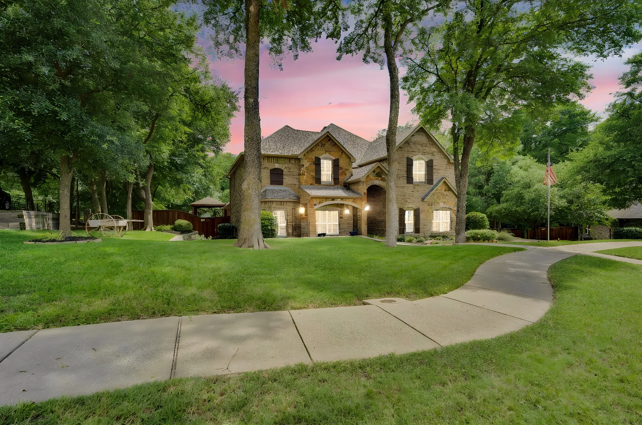 Single Family Residence For Sale in Ellis County , 1450 Branding Iron Way, Midlothian, Texas 76065, 5 Bedroom, 4 Bathroom, 3 Garage spaces, 4,445 Sqft, built in 2012, mls#21286607, Real Estate Agent in Midlothian, Homes For Sale in Ellis county, Homes For Sale in Midlothian, Realtor in Midlothian Texas, Real Estate Brokerage Independent Realty Texas, Luminita Cordes Realtor
