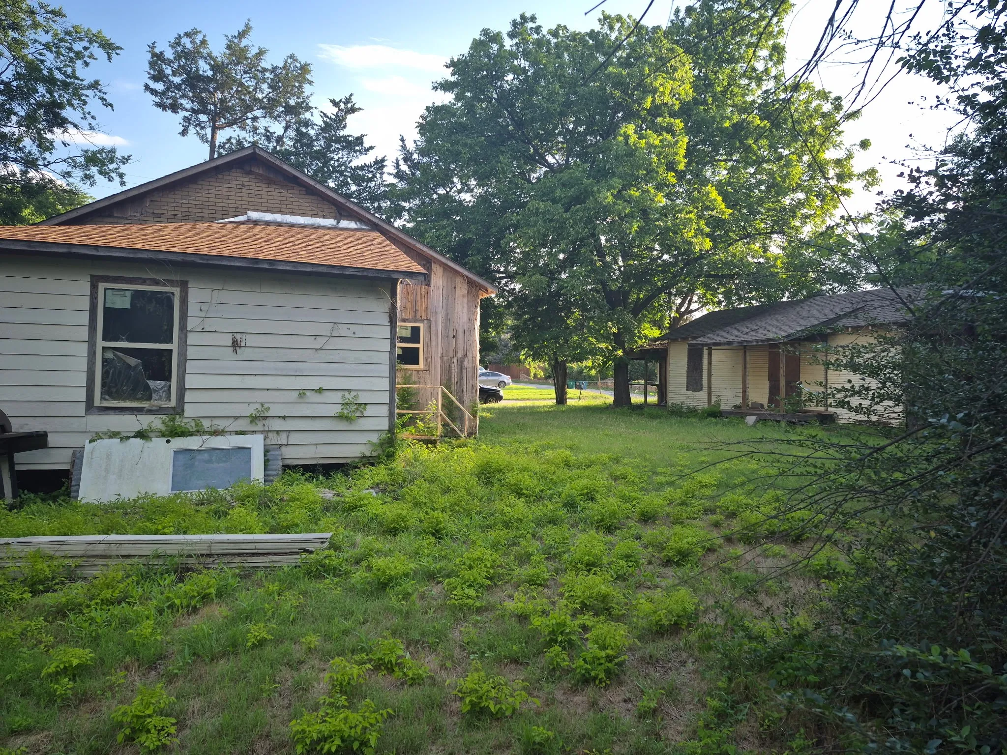 Single Family Residence For Sale in Montague County , 317/319 Elba Street, Bowie, Texas 76230, 2 Bedrooms, 1 Bathroom, Garage spaces, 1,748 Sqft, built in 1912, Price $55,000, mls#21284127, Real Estate Agent in Bowie, Homes For Sale in Montague county, Homes For Sale in Bowie, Realtor in Bowie Texas, Real Estate Brokerage Independent Realty Texas, Luminita Cordes Realtor