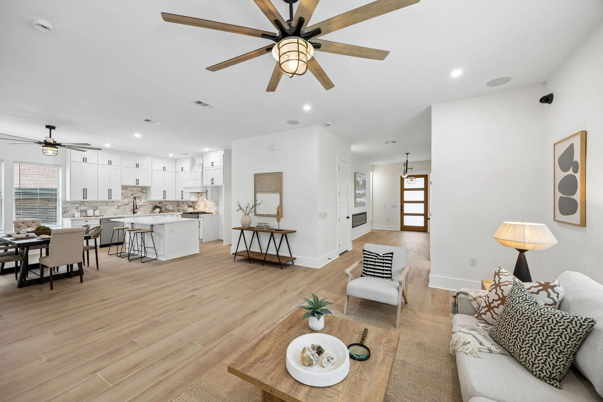 Single Family Residence For Sale in Dallas County , 1206 Vermont Avenue, Dallas, Texas 75216, 4 Bedroom, 4 Bathroom, 2 Garage spaces, 3,600 Sqft, built in 2021, mls#21265134, Real Estate Agent in Dallas, Homes For Sale in Dallas county, Homes For Sale in Dallas, Realtor in Dallas Texas, Real Estate Brokerage Independent Realty Texas, Luminita Cordes Realtor