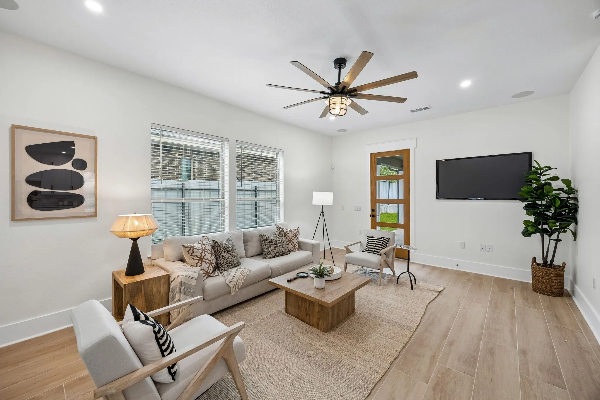 Single Family Residence For Sale in Dallas County , 1206 Vermont Avenue, Dallas, Texas 75216, 4 Bedroom, 4 Bathroom, 2 Garage spaces, 3,600 Sqft, built in 2021, mls#21265134, Real Estate Agent in Dallas, Homes For Sale in Dallas county, Homes For Sale in Dallas, Realtor in Dallas Texas, Real Estate Brokerage Independent Realty Texas, Luminita Cordes Realtor