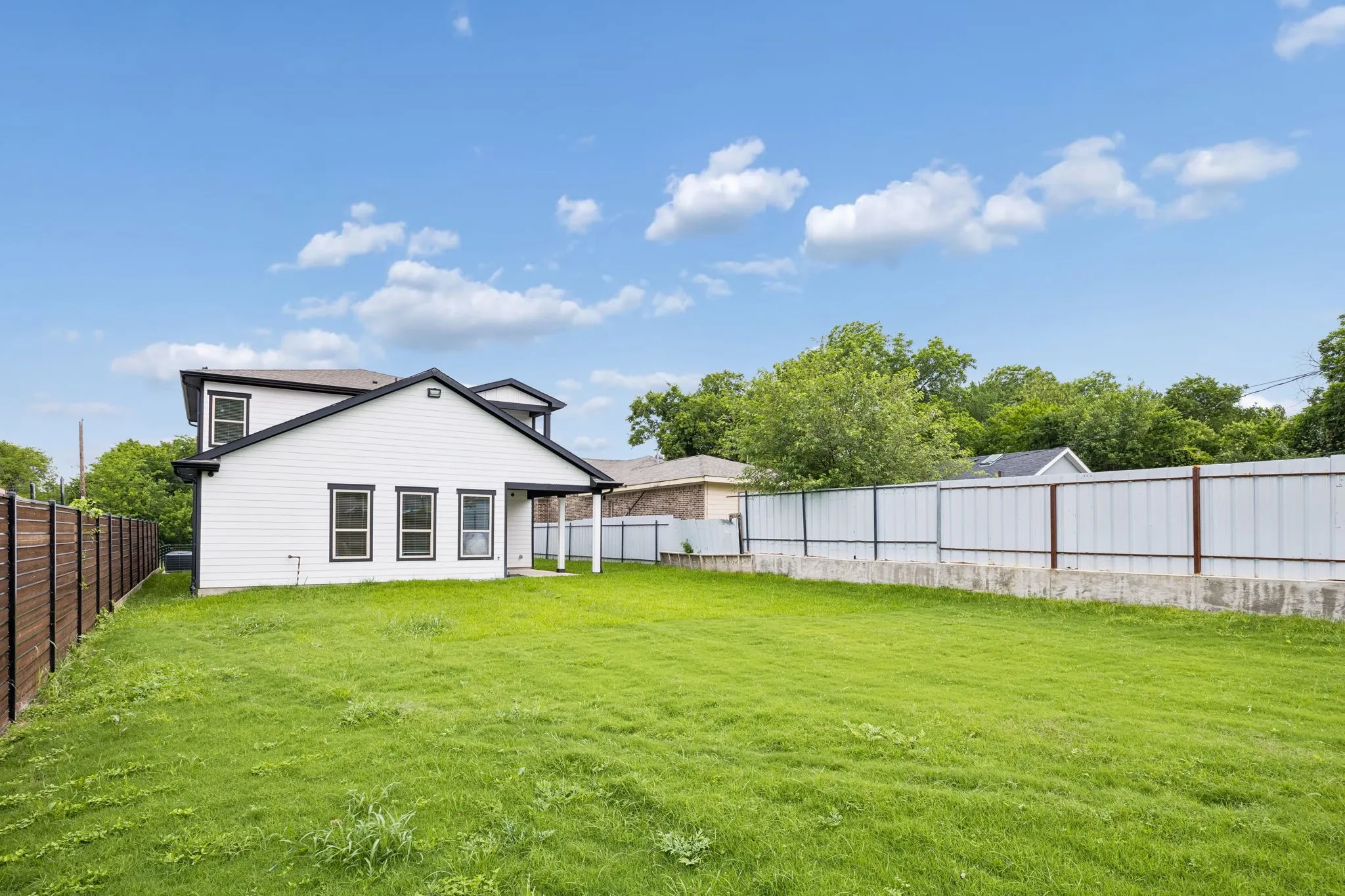 Single Family Residence For Sale in Dallas County , 1206 Vermont Avenue, Dallas, Texas 75216, 4 Bedroom, 4 Bathroom, 2 Garage spaces, 3,600 Sqft, built in 2021, mls#21265134, Real Estate Agent in Dallas, Homes For Sale in Dallas county, Homes For Sale in Dallas, Realtor in Dallas Texas, Real Estate Brokerage Independent Realty Texas, Luminita Cordes Realtor