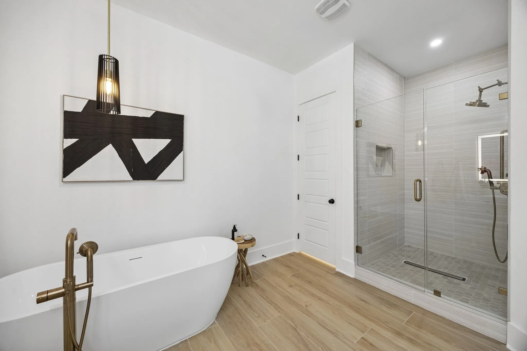 Single Family Residence For Sale in Dallas County , 1206 Vermont Avenue, Dallas, Texas 75216, 4 Bedroom, 4 Bathroom, 2 Garage spaces, 3,600 Sqft, built in 2021, mls#21265134, Real Estate Agent in Dallas, Homes For Sale in Dallas county, Homes For Sale in Dallas, Realtor in Dallas Texas, Real Estate Brokerage Independent Realty Texas, Luminita Cordes Realtor