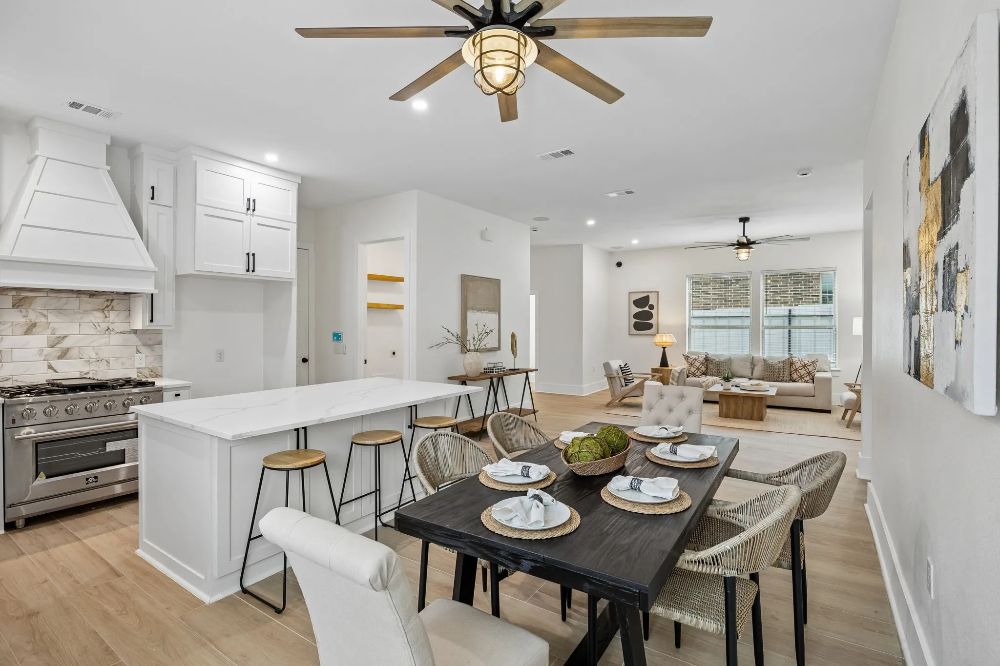 Single Family Residence For Sale in Dallas County , 1206 Vermont Avenue, Dallas, Texas 75216, 4 Bedroom, 4 Bathroom, 2 Garage spaces, 3,600 Sqft, built in 2021, mls#21265134, Real Estate Agent in Dallas, Homes For Sale in Dallas county, Homes For Sale in Dallas, Realtor in Dallas Texas, Real Estate Brokerage Independent Realty Texas, Luminita Cordes Realtor
