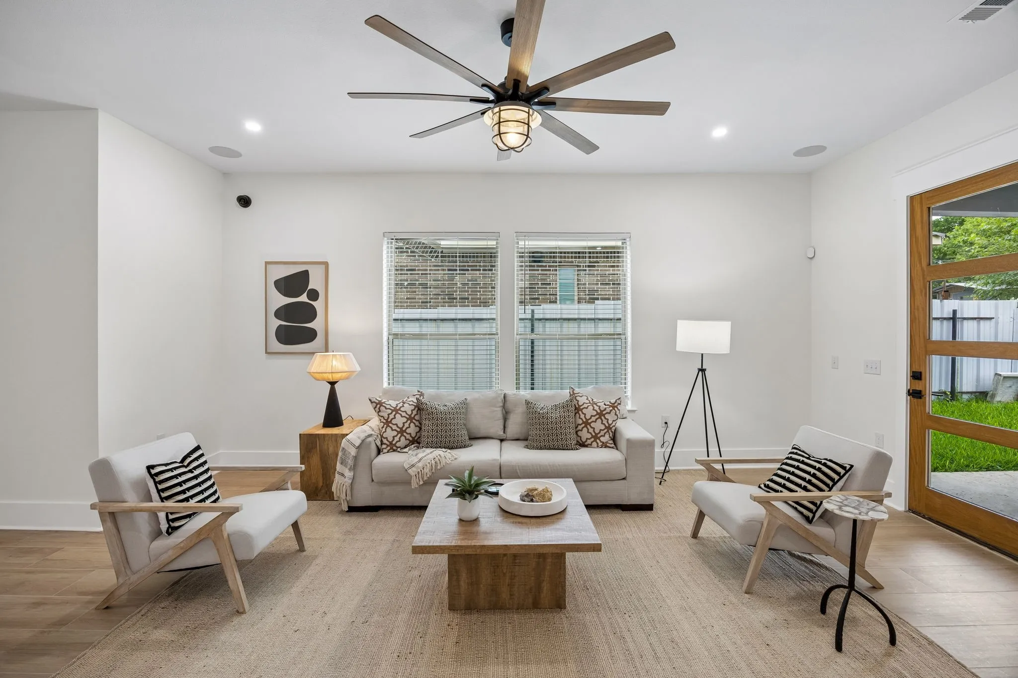 Single Family Residence For Sale in Dallas County , 1206 Vermont Avenue, Dallas, Texas 75216, 4 Bedroom, 4 Bathroom, 2 Garage spaces, 3,600 Sqft, built in 2021, mls#21265134, Real Estate Agent in Dallas, Homes For Sale in Dallas county, Homes For Sale in Dallas, Realtor in Dallas Texas, Real Estate Brokerage Independent Realty Texas, Luminita Cordes Realtor