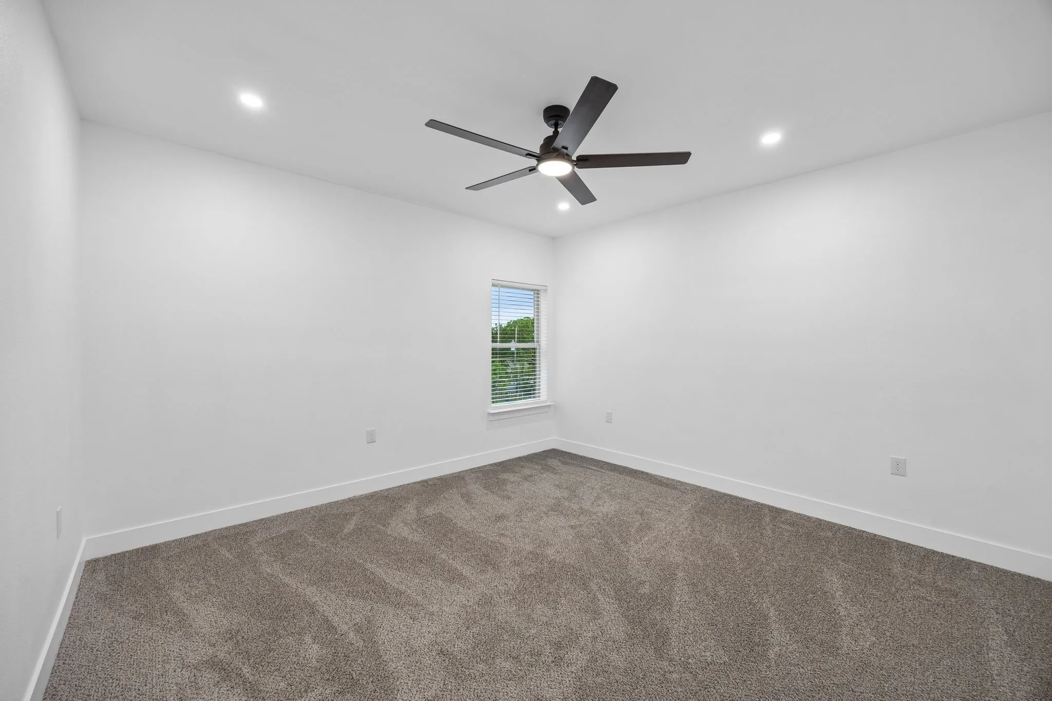 Single Family Residence For Sale in Dallas County , 1206 Vermont Avenue, Dallas, Texas 75216, 4 Bedroom, 4 Bathroom, 2 Garage spaces, 3,600 Sqft, built in 2021, mls#21265134, Real Estate Agent in Dallas, Homes For Sale in Dallas county, Homes For Sale in Dallas, Realtor in Dallas Texas, Real Estate Brokerage Independent Realty Texas, Luminita Cordes Realtor