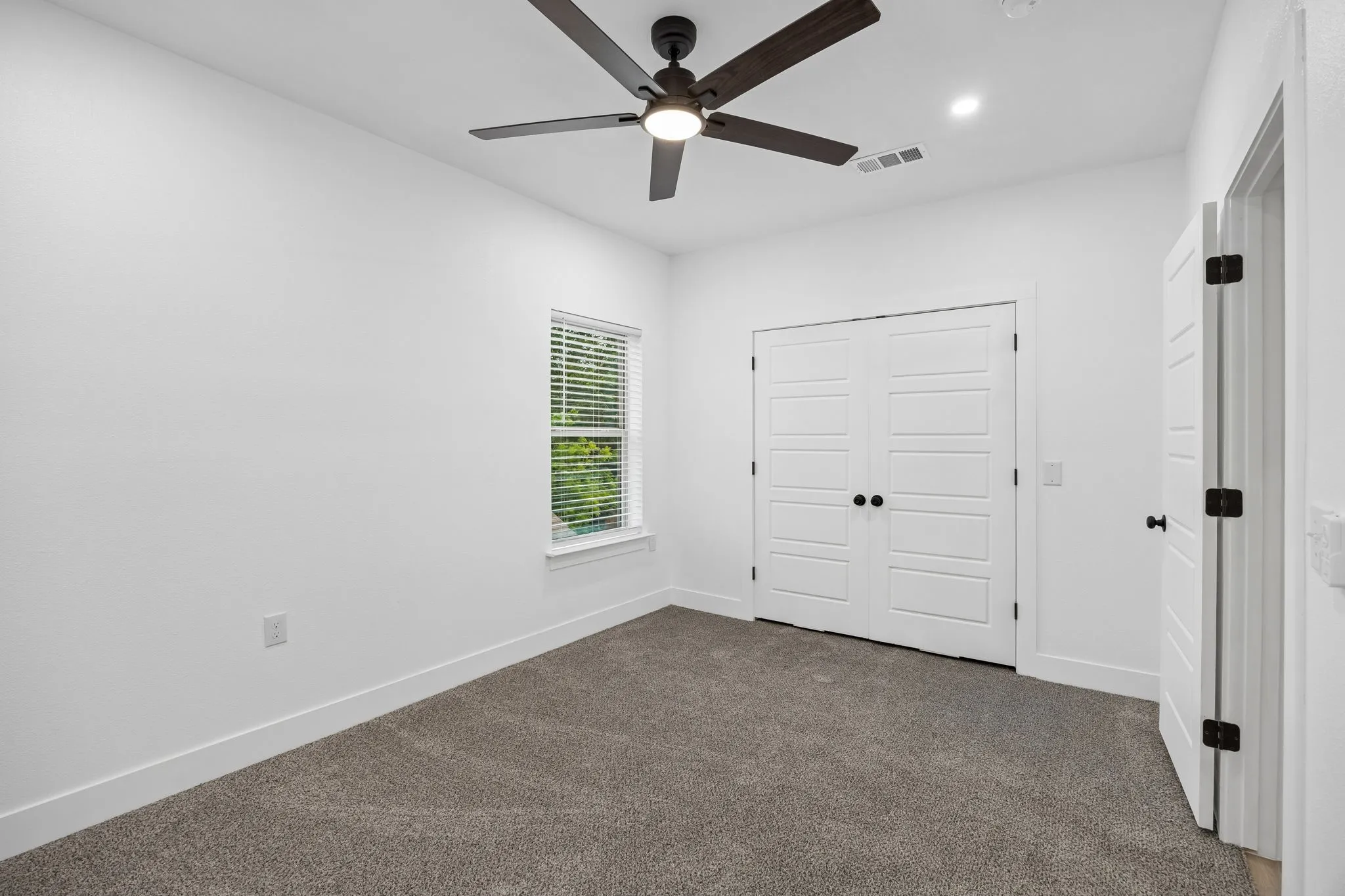 Single Family Residence For Sale in Dallas County , 1206 Vermont Avenue, Dallas, Texas 75216, 4 Bedroom, 4 Bathroom, 2 Garage spaces, 3,600 Sqft, built in 2021, mls#21265134, Real Estate Agent in Dallas, Homes For Sale in Dallas county, Homes For Sale in Dallas, Realtor in Dallas Texas, Real Estate Brokerage Independent Realty Texas, Luminita Cordes Realtor