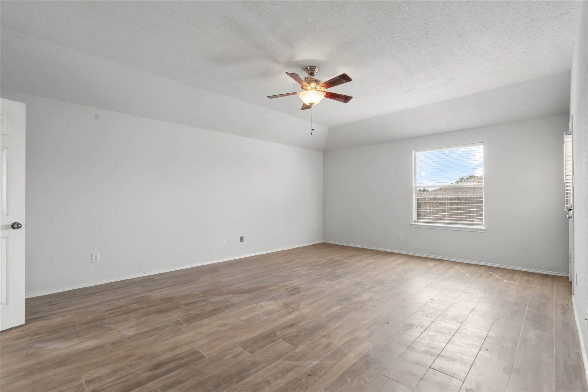 Single Family Residence For Rent in Tarrant County , 2732 Brea Canyon Road, Fort Worth, Texas 76108, 3 Bedroom, 2 Bathroom, 2 Garage spaces, 1,582 Sqft, built in 2003, mls#21288542, Real Estate Agent in Fort Worth, Homes For Rent in Tarrant county, Homes For Rent in Fort Worth, Realtor in Fort Worth Texas, Real Estate Brokerage Independent Realty Texas, Luminita Cordes Realtor