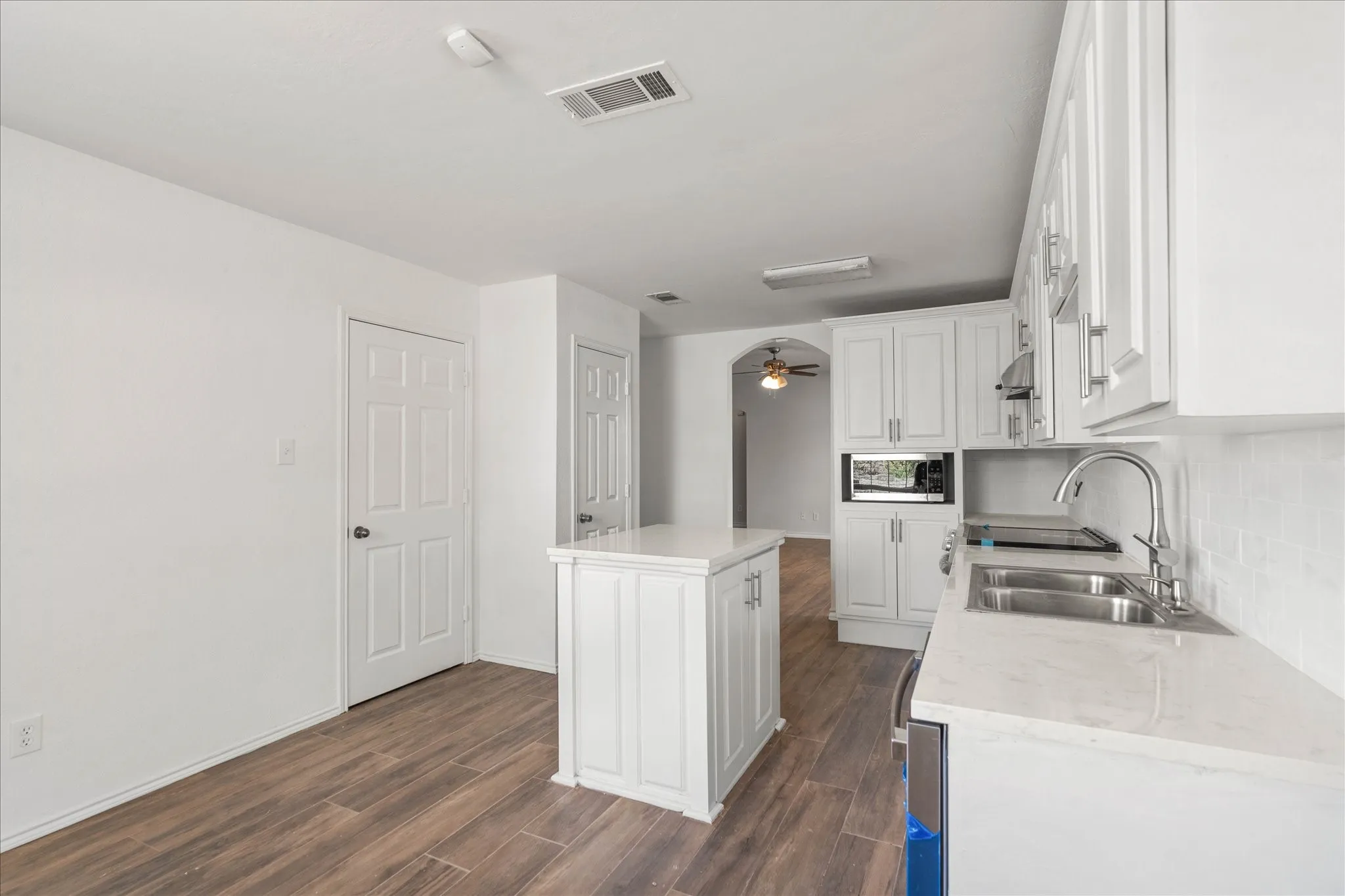 Single Family Residence For Rent in Tarrant County , 2732 Brea Canyon Road, Fort Worth, Texas 76108, 3 Bedroom, 2 Bathroom, 2 Garage spaces, 1,582 Sqft, built in 2003, mls#21288542, Real Estate Agent in Fort Worth, Homes For Rent in Tarrant county, Homes For Rent in Fort Worth, Realtor in Fort Worth Texas, Real Estate Brokerage Independent Realty Texas, Luminita Cordes Realtor