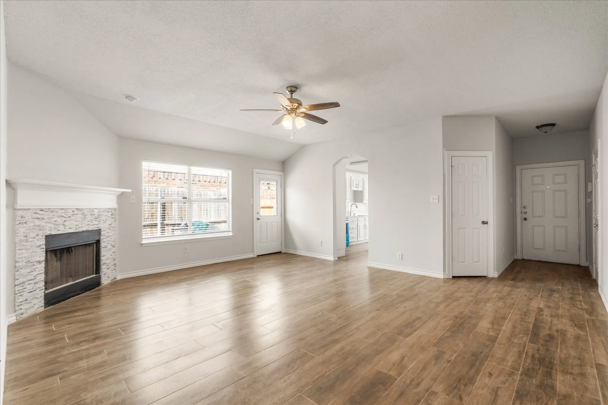 Single Family Residence For Rent in Tarrant County , 2732 Brea Canyon Road, Fort Worth, Texas 76108, 3 Bedroom, 2 Bathroom, 2 Garage spaces, 1,582 Sqft, built in 2003, mls#21288542, Real Estate Agent in Fort Worth, Homes For Rent in Tarrant county, Homes For Rent in Fort Worth, Realtor in Fort Worth Texas, Real Estate Brokerage Independent Realty Texas, Luminita Cordes Realtor