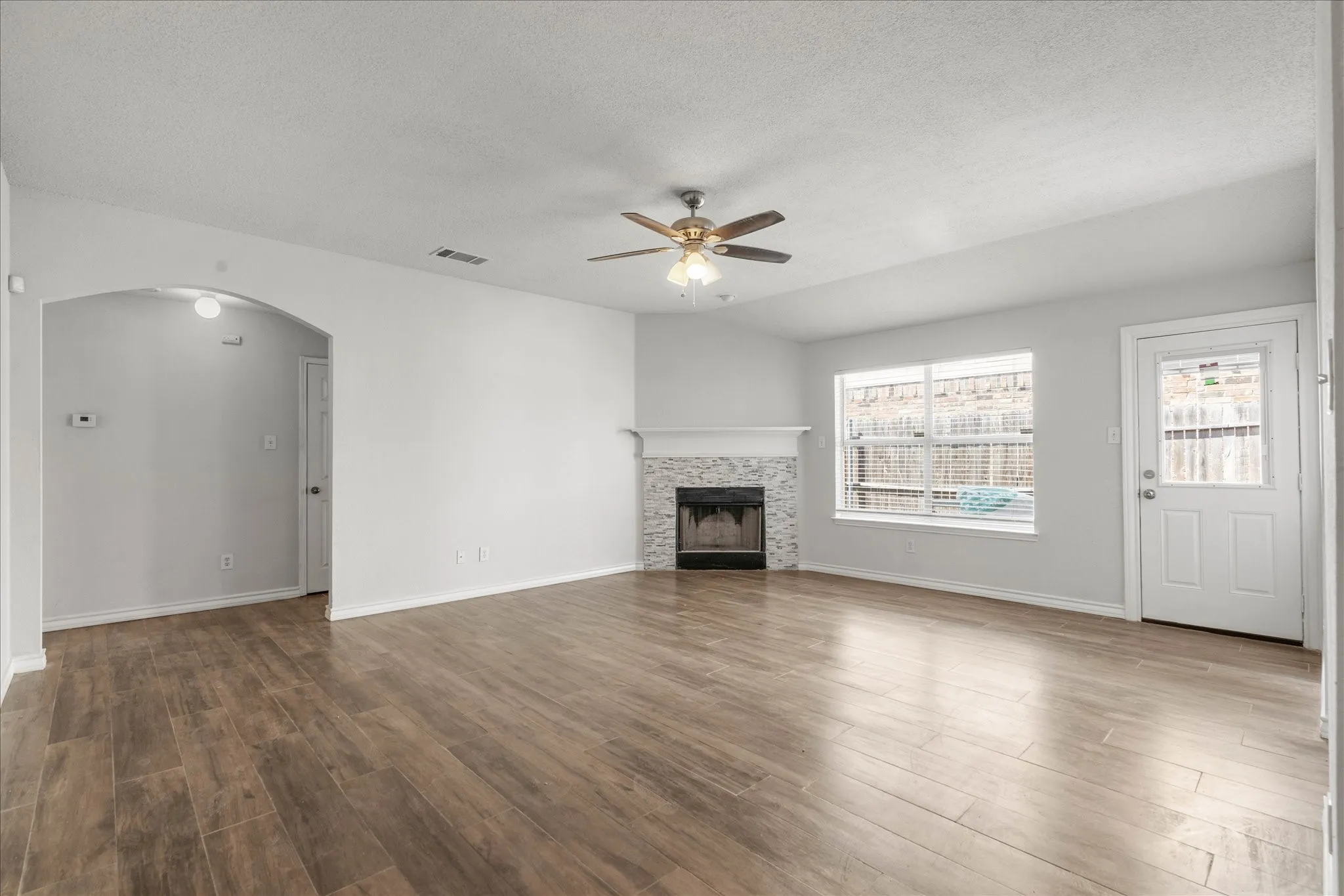 Single Family Residence For Rent in Tarrant County , 2732 Brea Canyon Road, Fort Worth, Texas 76108, 3 Bedroom, 2 Bathroom, 2 Garage spaces, 1,582 Sqft, built in 2003, mls#21288542, Real Estate Agent in Fort Worth, Homes For Rent in Tarrant county, Homes For Rent in Fort Worth, Realtor in Fort Worth Texas, Real Estate Brokerage Independent Realty Texas, Luminita Cordes Realtor