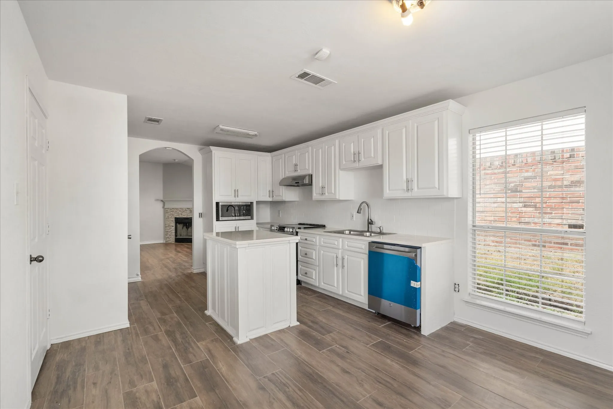 Single Family Residence For Rent in Tarrant County , 2732 Brea Canyon Road, Fort Worth, Texas 76108, 3 Bedroom, 2 Bathroom, 2 Garage spaces, 1,582 Sqft, built in 2003, mls#21288542, Real Estate Agent in Fort Worth, Homes For Rent in Tarrant county, Homes For Rent in Fort Worth, Realtor in Fort Worth Texas, Real Estate Brokerage Independent Realty Texas, Luminita Cordes Realtor