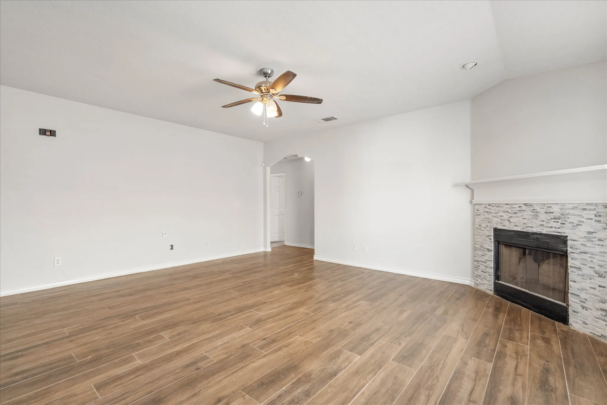 Single Family Residence For Rent in Tarrant County , 2732 Brea Canyon Road, Fort Worth, Texas 76108, 3 Bedroom, 2 Bathroom, 2 Garage spaces, 1,582 Sqft, built in 2003, mls#21288542, Real Estate Agent in Fort Worth, Homes For Rent in Tarrant county, Homes For Rent in Fort Worth, Realtor in Fort Worth Texas, Real Estate Brokerage Independent Realty Texas, Luminita Cordes Realtor