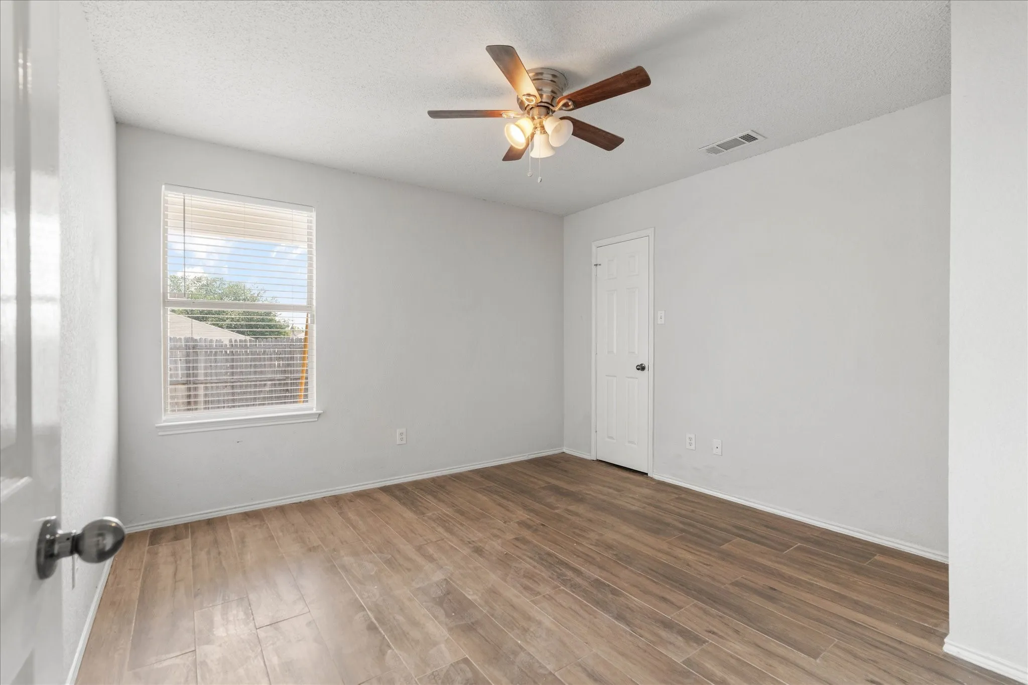 Single Family Residence For Rent in Tarrant County , 2732 Brea Canyon Road, Fort Worth, Texas 76108, 3 Bedroom, 2 Bathroom, 2 Garage spaces, 1,582 Sqft, built in 2003, mls#21288542, Real Estate Agent in Fort Worth, Homes For Rent in Tarrant county, Homes For Rent in Fort Worth, Realtor in Fort Worth Texas, Real Estate Brokerage Independent Realty Texas, Luminita Cordes Realtor