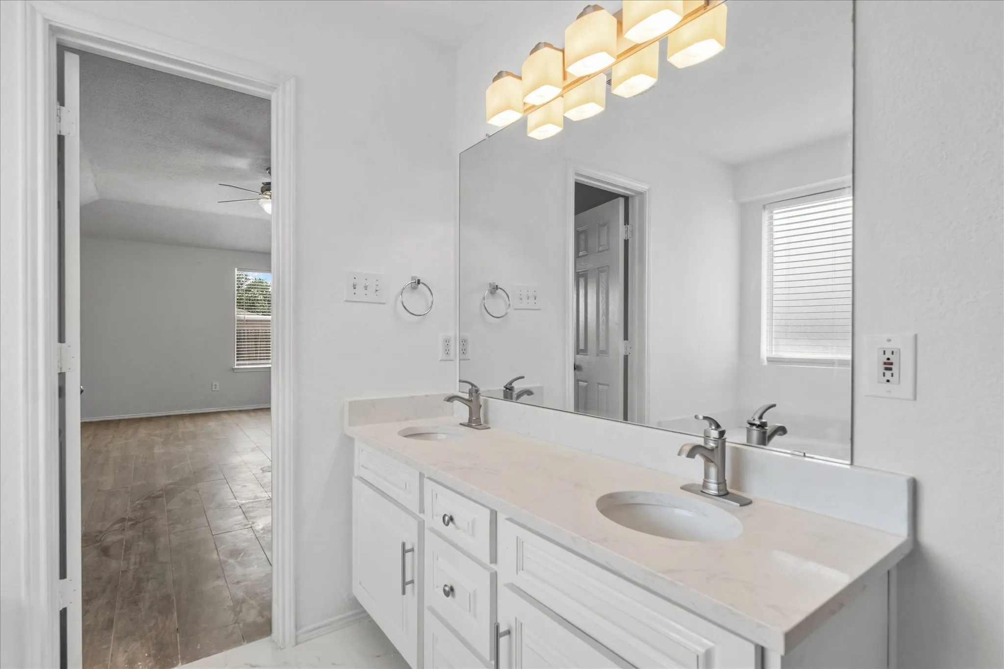 Single Family Residence For Rent in Tarrant County , 2732 Brea Canyon Road, Fort Worth, Texas 76108, 3 Bedroom, 2 Bathroom, 2 Garage spaces, 1,582 Sqft, built in 2003, mls#21288542, Real Estate Agent in Fort Worth, Homes For Rent in Tarrant county, Homes For Rent in Fort Worth, Realtor in Fort Worth Texas, Real Estate Brokerage Independent Realty Texas, Luminita Cordes Realtor