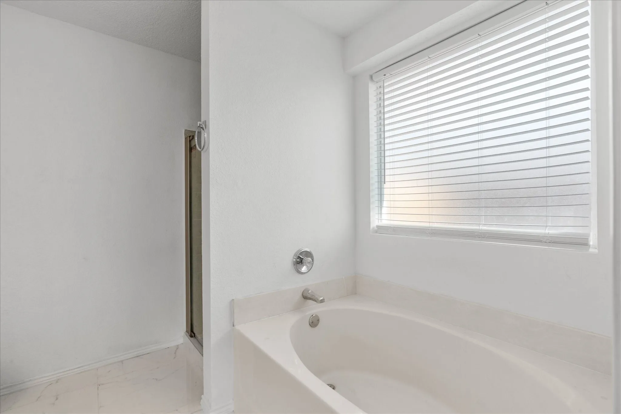 Single Family Residence For Rent in Tarrant County , 2732 Brea Canyon Road, Fort Worth, Texas 76108, 3 Bedroom, 2 Bathroom, 2 Garage spaces, 1,582 Sqft, built in 2003, mls#21288542, Real Estate Agent in Fort Worth, Homes For Rent in Tarrant county, Homes For Rent in Fort Worth, Realtor in Fort Worth Texas, Real Estate Brokerage Independent Realty Texas, Luminita Cordes Realtor