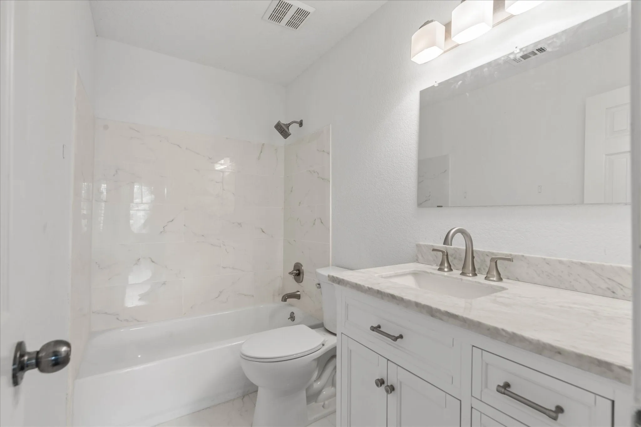 Single Family Residence For Rent in Tarrant County , 2732 Brea Canyon Road, Fort Worth, Texas 76108, 3 Bedroom, 2 Bathroom, 2 Garage spaces, 1,582 Sqft, built in 2003, mls#21288542, Real Estate Agent in Fort Worth, Homes For Rent in Tarrant county, Homes For Rent in Fort Worth, Realtor in Fort Worth Texas, Real Estate Brokerage Independent Realty Texas, Luminita Cordes Realtor