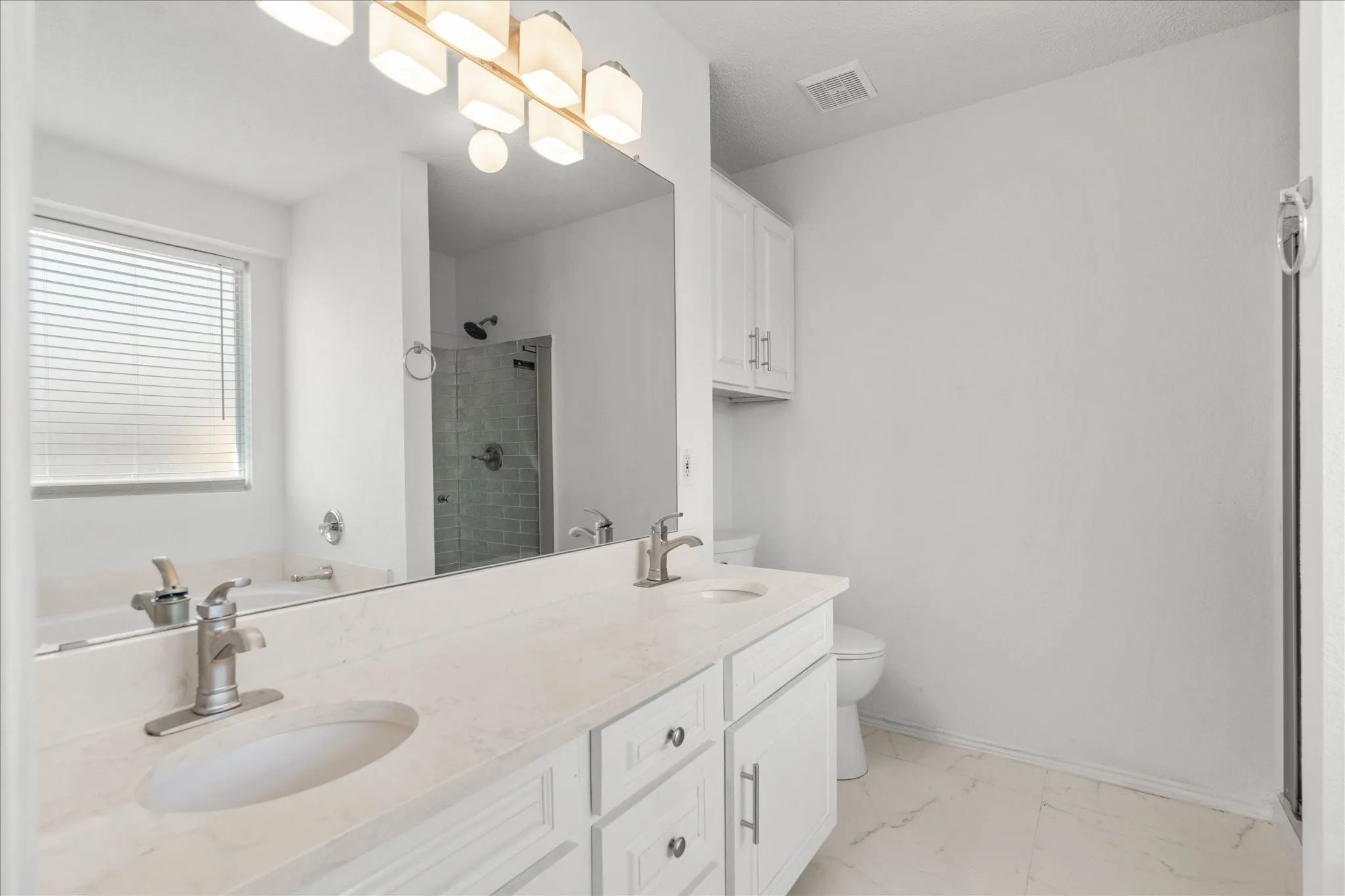Single Family Residence For Rent in Tarrant County , 2732 Brea Canyon Road, Fort Worth, Texas 76108, 3 Bedroom, 2 Bathroom, 2 Garage spaces, 1,582 Sqft, built in 2003, mls#21288542, Real Estate Agent in Fort Worth, Homes For Rent in Tarrant county, Homes For Rent in Fort Worth, Realtor in Fort Worth Texas, Real Estate Brokerage Independent Realty Texas, Luminita Cordes Realtor