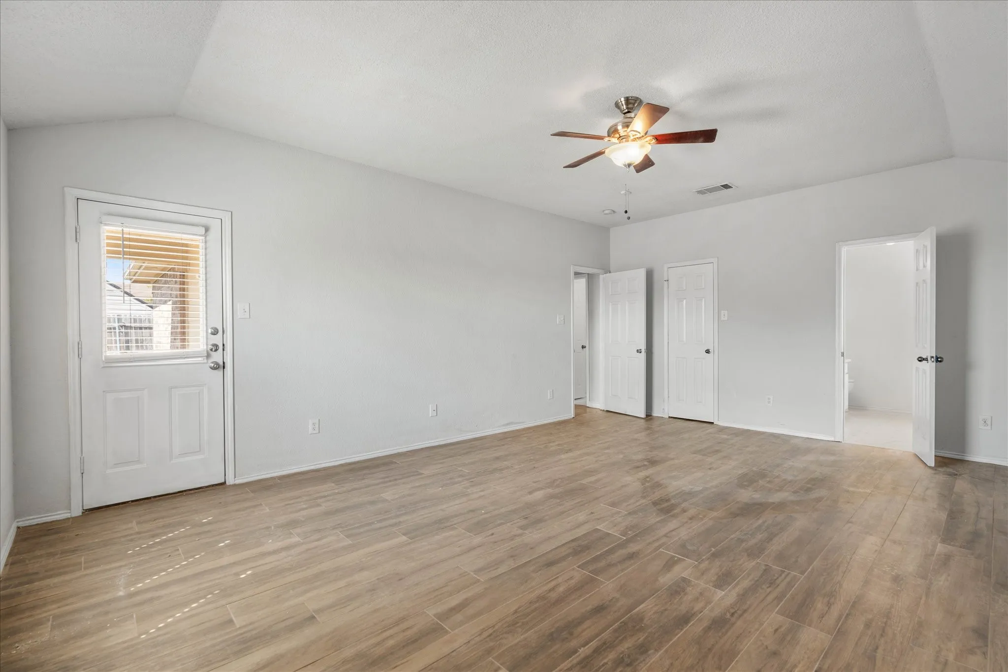 Single Family Residence For Rent in Tarrant County , 2732 Brea Canyon Road, Fort Worth, Texas 76108, 3 Bedroom, 2 Bathroom, 2 Garage spaces, 1,582 Sqft, built in 2003, mls#21288542, Real Estate Agent in Fort Worth, Homes For Rent in Tarrant county, Homes For Rent in Fort Worth, Realtor in Fort Worth Texas, Real Estate Brokerage Independent Realty Texas, Luminita Cordes Realtor