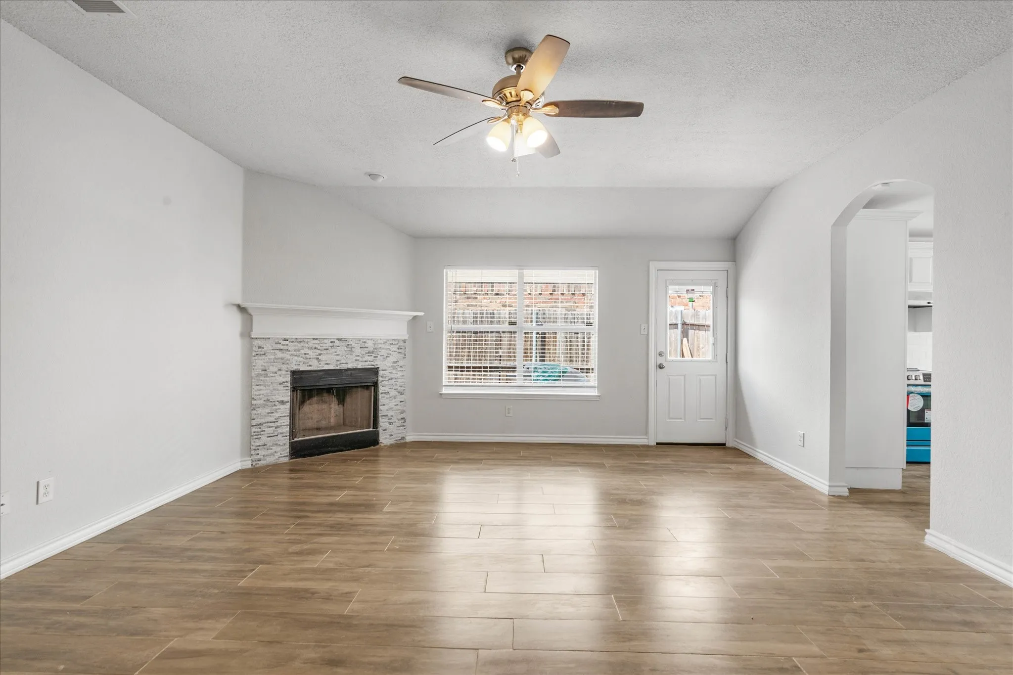 Single Family Residence For Rent in Tarrant County , 2732 Brea Canyon Road, Fort Worth, Texas 76108, 3 Bedroom, 2 Bathroom, 2 Garage spaces, 1,582 Sqft, built in 2003, mls#21288542, Real Estate Agent in Fort Worth, Homes For Rent in Tarrant county, Homes For Rent in Fort Worth, Realtor in Fort Worth Texas, Real Estate Brokerage Independent Realty Texas, Luminita Cordes Realtor