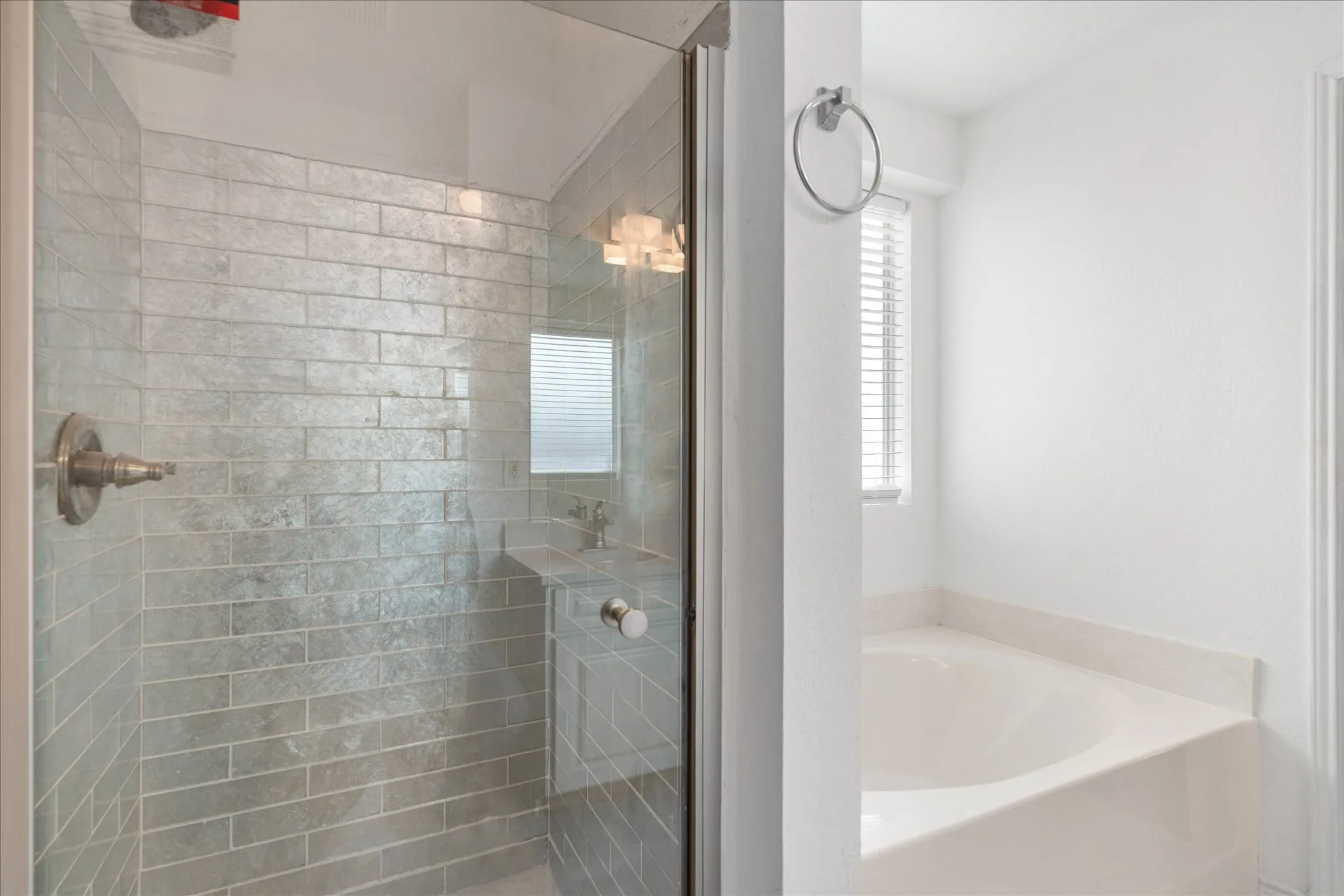 Single Family Residence For Rent in Tarrant County , 2732 Brea Canyon Road, Fort Worth, Texas 76108, 3 Bedroom, 2 Bathroom, 2 Garage spaces, 1,582 Sqft, built in 2003, mls#21288542, Real Estate Agent in Fort Worth, Homes For Rent in Tarrant county, Homes For Rent in Fort Worth, Realtor in Fort Worth Texas, Real Estate Brokerage Independent Realty Texas, Luminita Cordes Realtor