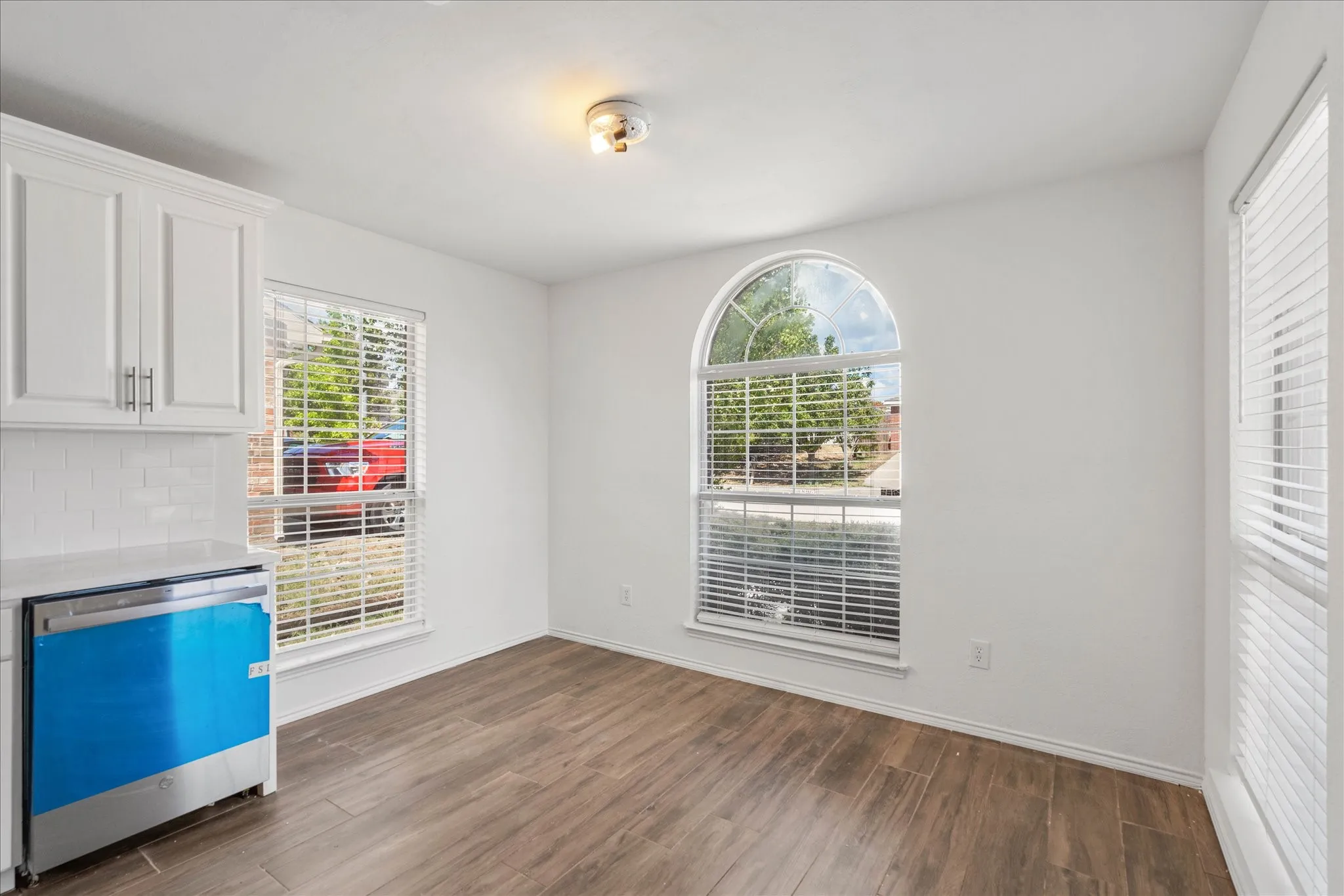 Single Family Residence For Rent in Tarrant County , 2732 Brea Canyon Road, Fort Worth, Texas 76108, 3 Bedroom, 2 Bathroom, 2 Garage spaces, 1,582 Sqft, built in 2003, mls#21288542, Real Estate Agent in Fort Worth, Homes For Rent in Tarrant county, Homes For Rent in Fort Worth, Realtor in Fort Worth Texas, Real Estate Brokerage Independent Realty Texas, Luminita Cordes Realtor