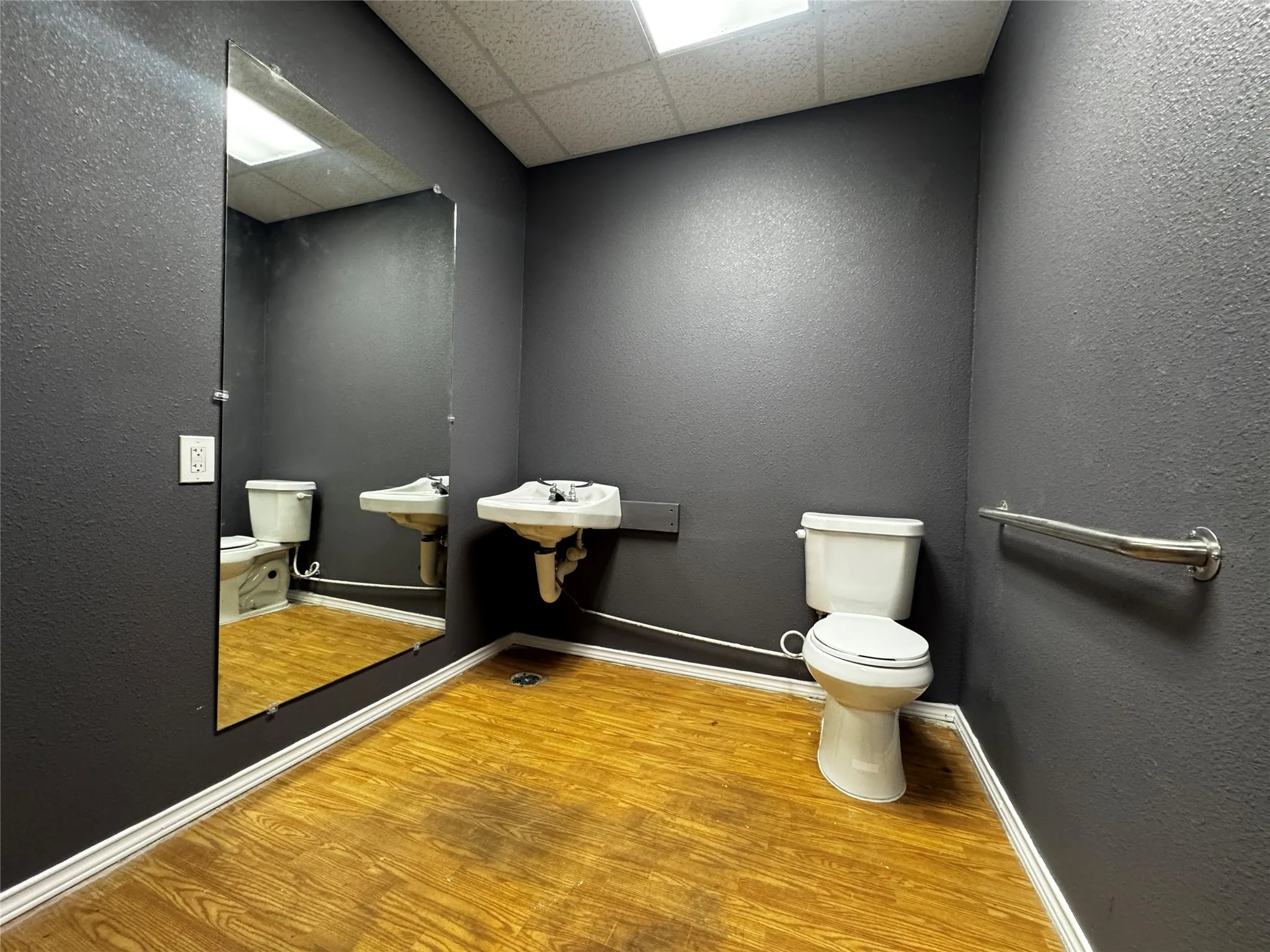 Retail For Rent in Kaufman County , 1590 S HWY 34 1596, Terrell, Texas 75160, 0, 0, Garage spaces, 0 Sqft, built in 2004, mls#21288533, Real Estate Agent in Terrell, Homes For Rent in Kaufman county, Homes For Rent in Terrell, Realtor in Terrell Texas, Real Estate Brokerage Independent Realty Texas, Luminita Cordes Realtor