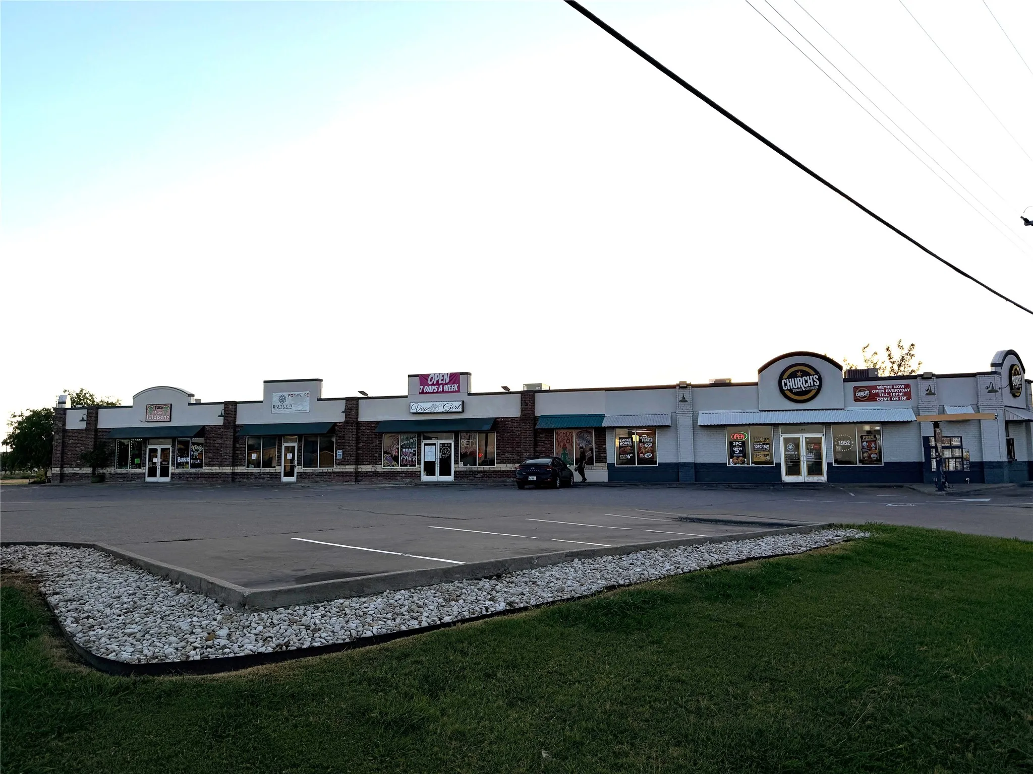 Retail For Rent in Kaufman County , 1590 S HWY 34 1596, Terrell, Texas 75160, 0, 0, Garage spaces, 0 Sqft, built in 2004, mls#21288533, Real Estate Agent in Terrell, Homes For Rent in Kaufman county, Homes For Rent in Terrell, Realtor in Terrell Texas, Real Estate Brokerage Independent Realty Texas, Luminita Cordes Realtor
