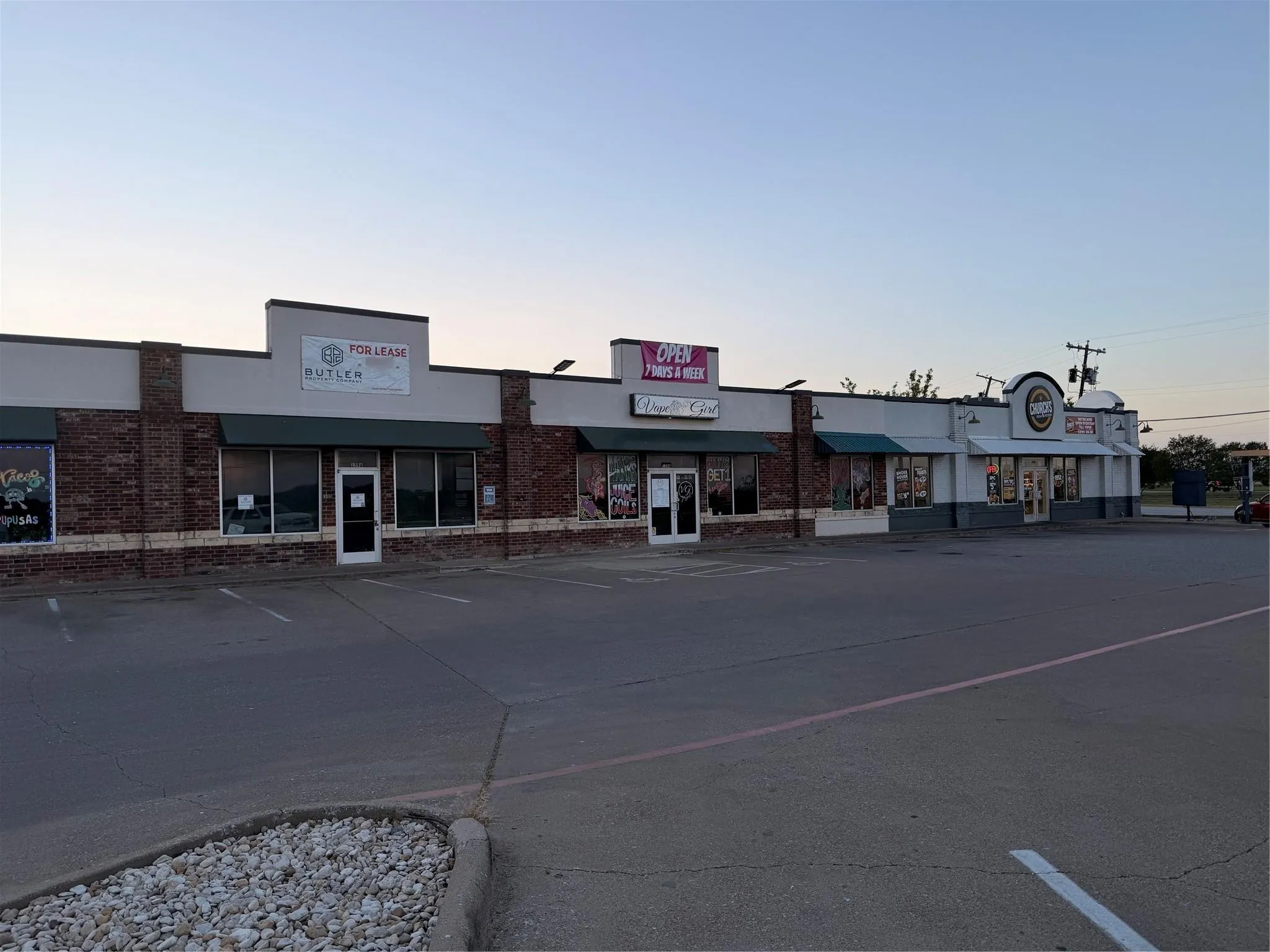 Retail For Rent in Kaufman County , 1590 S HWY 34 1596, Terrell, Texas 75160, 0, 0, Garage spaces, 0 Sqft, built in 2004, mls#21288533, Real Estate Agent in Terrell, Homes For Rent in Kaufman county, Homes For Rent in Terrell, Realtor in Terrell Texas, Real Estate Brokerage Independent Realty Texas, Luminita Cordes Realtor
