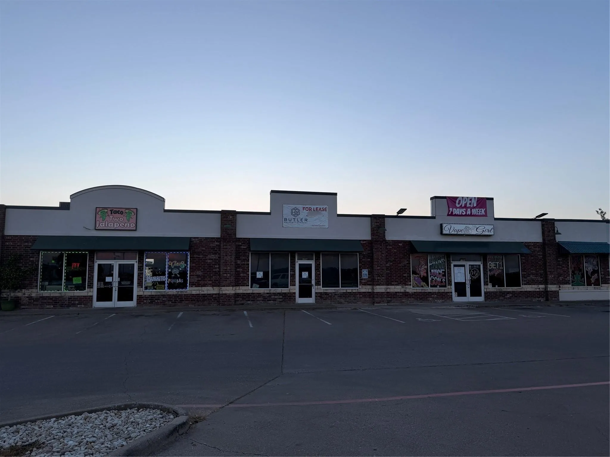 Retail For Rent in Kaufman County , 1590 S HWY 34 1596, Terrell, Texas 75160, 0, 0, Garage spaces, 0 Sqft, built in 2004, mls#21288533, Real Estate Agent in Terrell, Homes For Rent in Kaufman county, Homes For Rent in Terrell, Realtor in Terrell Texas, Real Estate Brokerage Independent Realty Texas, Luminita Cordes Realtor