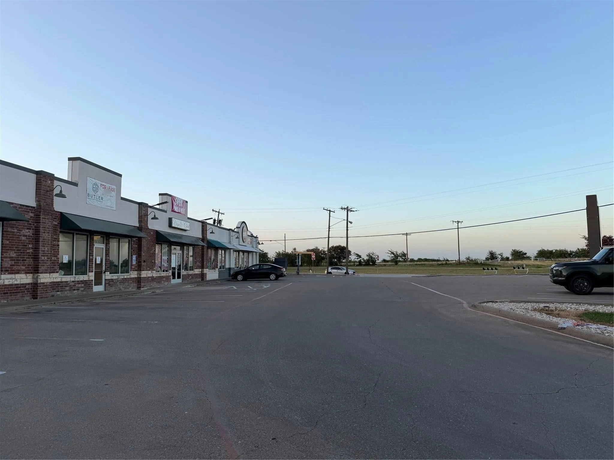 Retail For Rent in Kaufman County , 1590 S HWY 34 1596, Terrell, Texas 75160, 0, 0, Garage spaces, 0 Sqft, built in 2004, mls#21288533, Real Estate Agent in Terrell, Homes For Rent in Kaufman county, Homes For Rent in Terrell, Realtor in Terrell Texas, Real Estate Brokerage Independent Realty Texas, Luminita Cordes Realtor