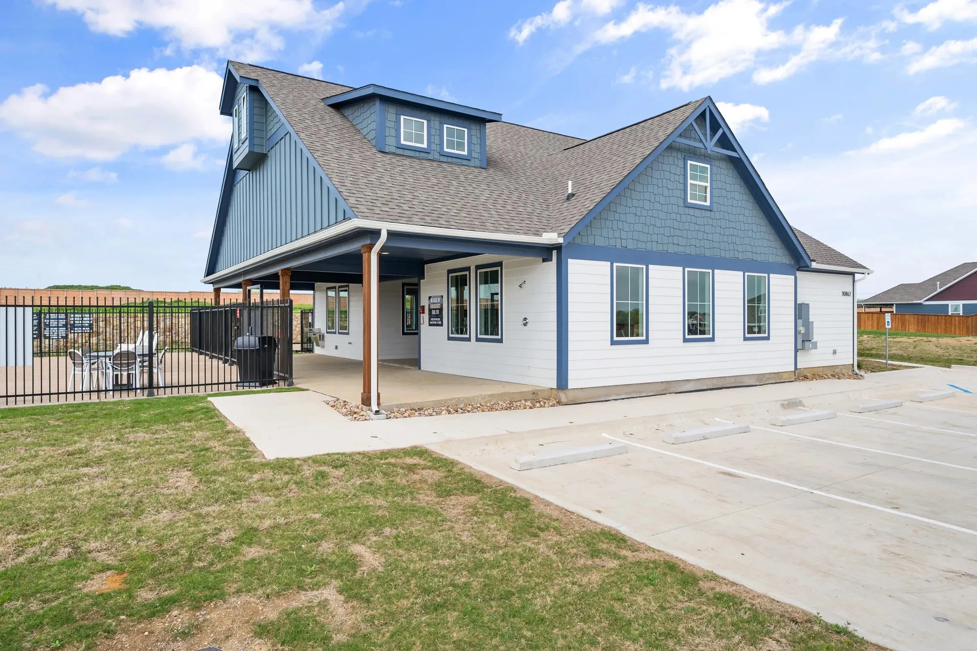 Single Family Residence For Sale in Ellis County , 10907 Rochelle Court, Grand Prairie, Texas 76065, 3 Bedroom, 3 Bathroom, 2 Garage spaces, 2,825 Sqft, built in 2023, mls#21270522, Real Estate Agent in Grand Prairie, Homes For Sale in Ellis county, Homes For Sale in Grand Prairie, Realtor in Grand Prairie Texas, Real Estate Brokerage Independent Realty Texas, Luminita Cordes Realtor