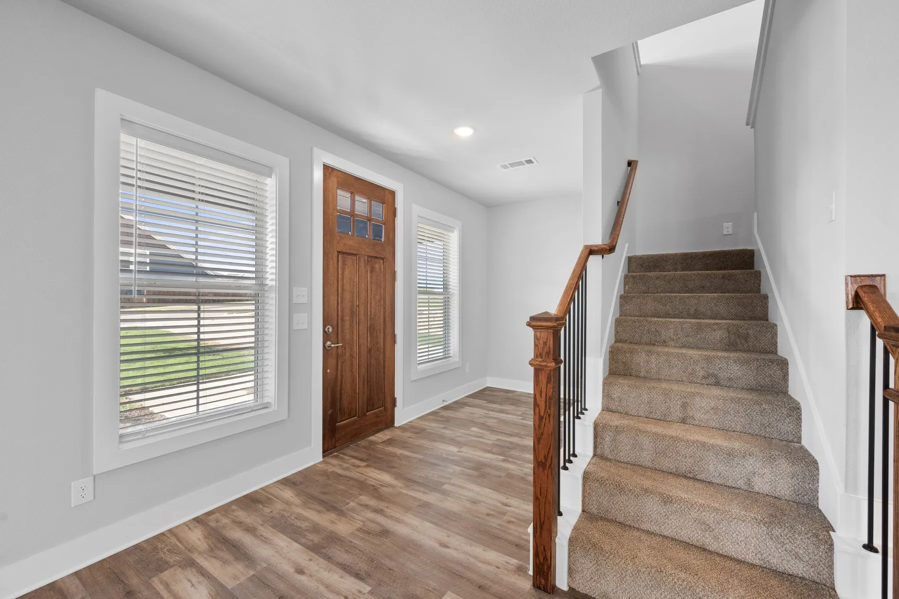 Single Family Residence For Sale in Ellis County , 10907 Rochelle Court, Grand Prairie, Texas 76065, 3 Bedroom, 3 Bathroom, 2 Garage spaces, 2,825 Sqft, built in 2023, mls#21270522, Real Estate Agent in Grand Prairie, Homes For Sale in Ellis county, Homes For Sale in Grand Prairie, Realtor in Grand Prairie Texas, Real Estate Brokerage Independent Realty Texas, Luminita Cordes Realtor