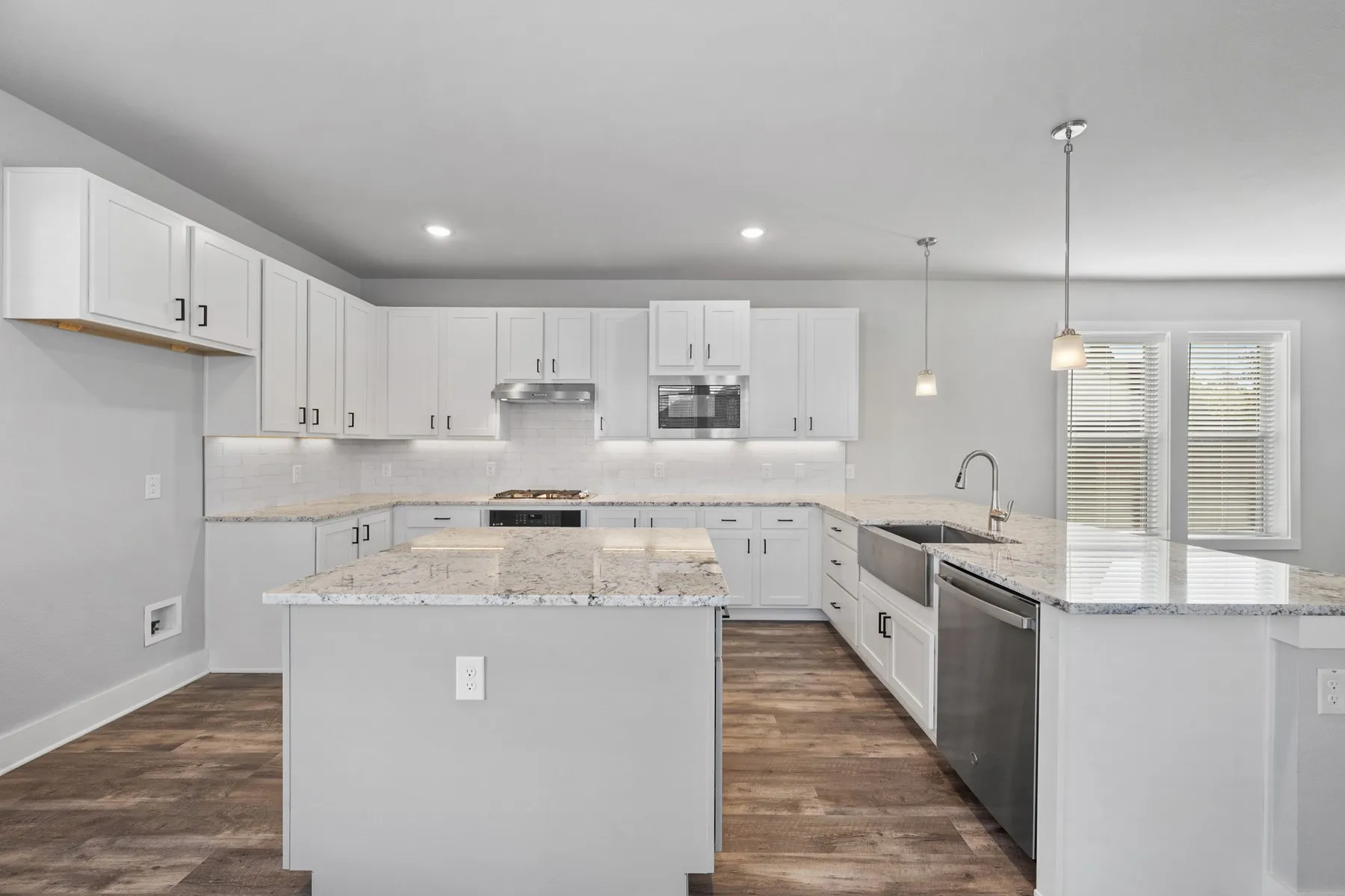 Single Family Residence For Sale in Ellis County , 10907 Rochelle Court, Grand Prairie, Texas 76065, 3 Bedroom, 3 Bathroom, 2 Garage spaces, 2,825 Sqft, built in 2023, mls#21270522, Real Estate Agent in Grand Prairie, Homes For Sale in Ellis county, Homes For Sale in Grand Prairie, Realtor in Grand Prairie Texas, Real Estate Brokerage Independent Realty Texas, Luminita Cordes Realtor