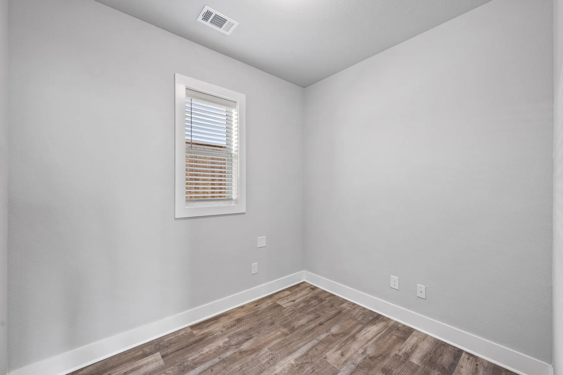 Single Family Residence For Sale in Ellis County , 10907 Rochelle Court, Grand Prairie, Texas 76065, 3 Bedroom, 3 Bathroom, 2 Garage spaces, 2,825 Sqft, built in 2023, mls#21270522, Real Estate Agent in Grand Prairie, Homes For Sale in Ellis county, Homes For Sale in Grand Prairie, Realtor in Grand Prairie Texas, Real Estate Brokerage Independent Realty Texas, Luminita Cordes Realtor