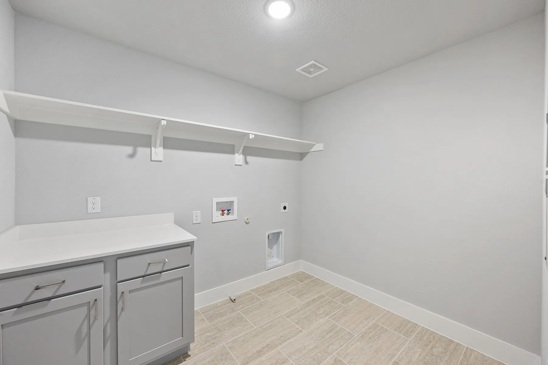 Single Family Residence For Sale in Ellis County , 10907 Rochelle Court, Grand Prairie, Texas 76065, 3 Bedroom, 3 Bathroom, 2 Garage spaces, 2,825 Sqft, built in 2023, mls#21270522, Real Estate Agent in Grand Prairie, Homes For Sale in Ellis county, Homes For Sale in Grand Prairie, Realtor in Grand Prairie Texas, Real Estate Brokerage Independent Realty Texas, Luminita Cordes Realtor