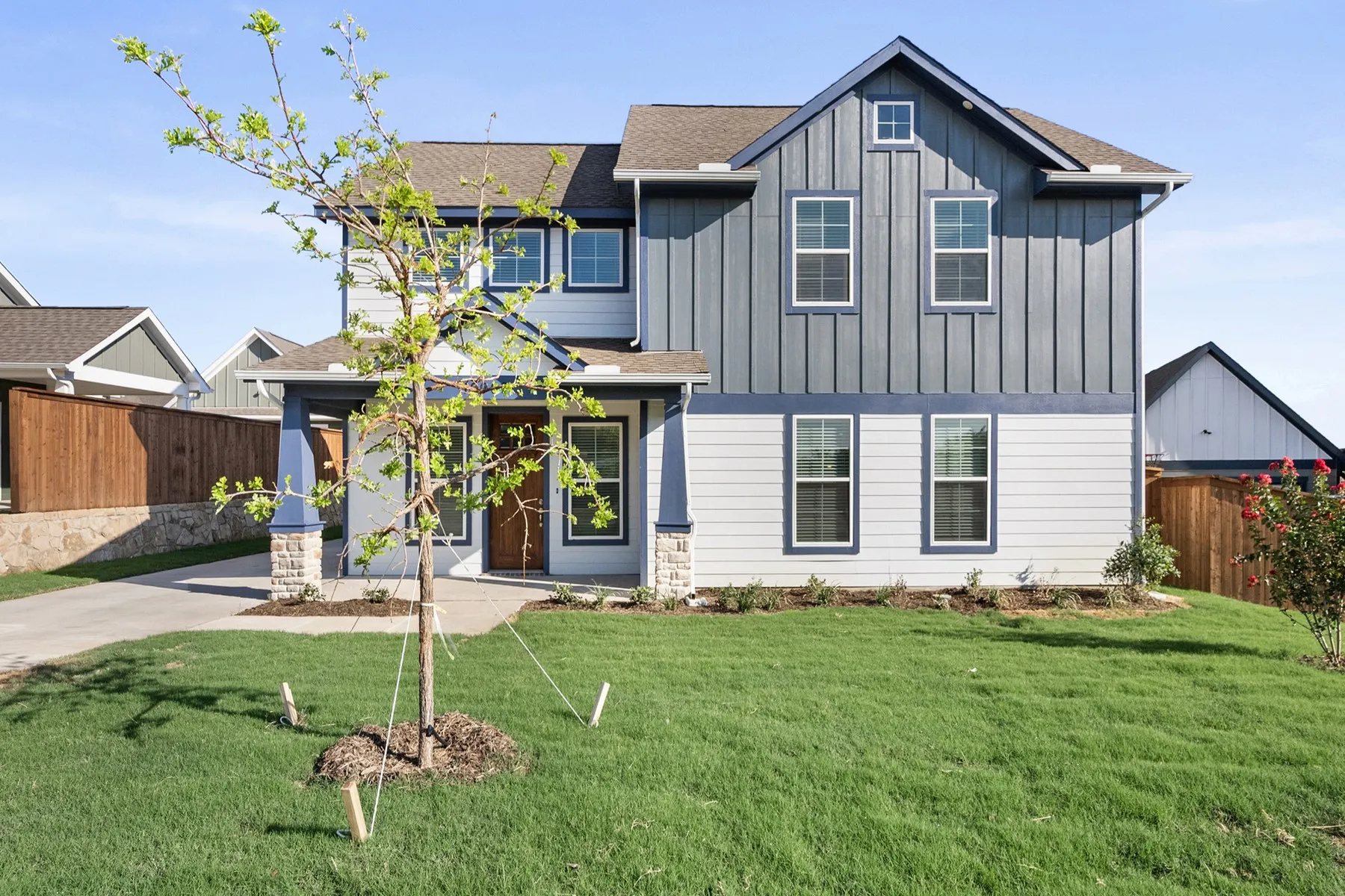 Single Family Residence For Sale in Ellis County , 10907 Rochelle Court, Grand Prairie, Texas 76065, 3 Bedroom, 3 Bathroom, 2 Garage spaces, 2,825 Sqft, built in 2023, mls#21270522, Real Estate Agent in Grand Prairie, Homes For Sale in Ellis county, Homes For Sale in Grand Prairie, Realtor in Grand Prairie Texas, Real Estate Brokerage Independent Realty Texas, Luminita Cordes Realtor