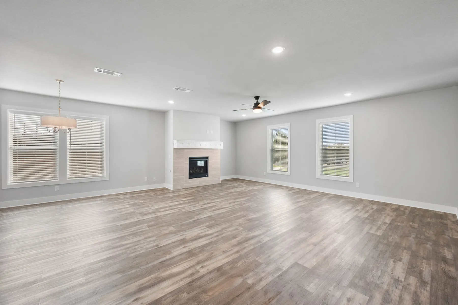 Single Family Residence For Sale in Ellis County , 10907 Rochelle Court, Grand Prairie, Texas 76065, 3 Bedroom, 3 Bathroom, 2 Garage spaces, 2,825 Sqft, built in 2023, mls#21270522, Real Estate Agent in Grand Prairie, Homes For Sale in Ellis county, Homes For Sale in Grand Prairie, Realtor in Grand Prairie Texas, Real Estate Brokerage Independent Realty Texas, Luminita Cordes Realtor