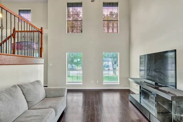 Single Family Residence For Sale in Dallas County , 326 Baldwin Street, Grand Prairie, Texas 75052, 4 Bedroom, 3 Bathroom, 2 Garage spaces, 2,267 Sqft, built in 1985, mls#21288469, Real Estate Agent in Grand Prairie, Homes For Sale in Dallas county, Homes For Sale in Grand Prairie, Realtor in Grand Prairie Texas, Real Estate Brokerage Independent Realty Texas, Luminita Cordes Realtor