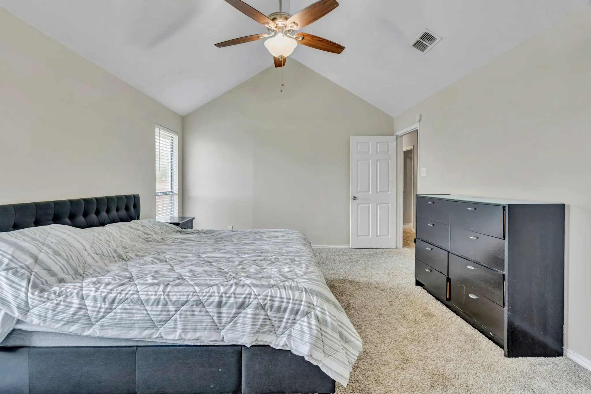 Single Family Residence For Sale in Dallas County , 326 Baldwin Street, Grand Prairie, Texas 75052, 4 Bedroom, 3 Bathroom, 2 Garage spaces, 2,267 Sqft, built in 1985, mls#21288469, Real Estate Agent in Grand Prairie, Homes For Sale in Dallas county, Homes For Sale in Grand Prairie, Realtor in Grand Prairie Texas, Real Estate Brokerage Independent Realty Texas, Luminita Cordes Realtor