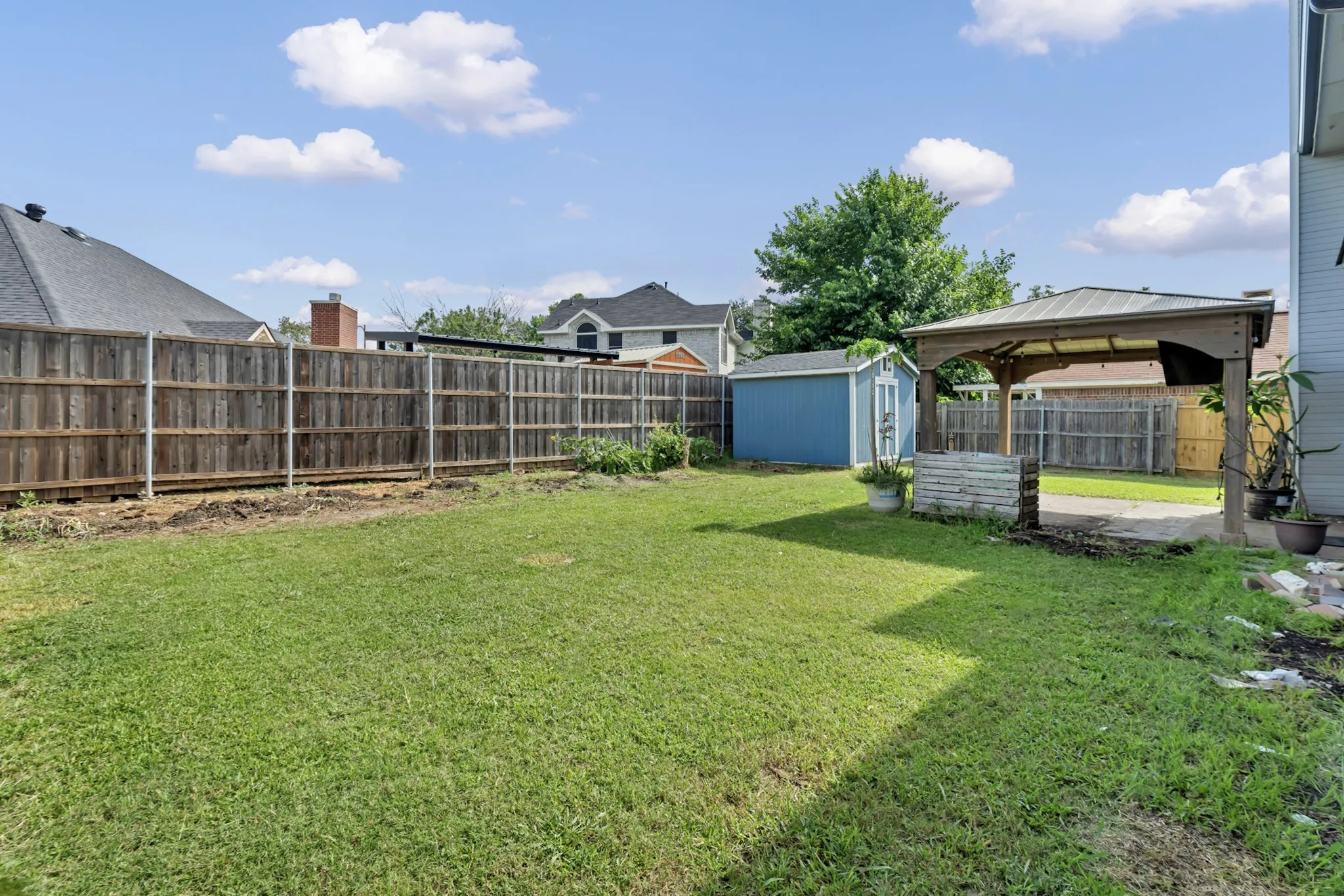 Single Family Residence For Sale in Dallas County , 326 Baldwin Street, Grand Prairie, Texas 75052, 4 Bedroom, 3 Bathroom, 2 Garage spaces, 2,267 Sqft, built in 1985, mls#21288469, Real Estate Agent in Grand Prairie, Homes For Sale in Dallas county, Homes For Sale in Grand Prairie, Realtor in Grand Prairie Texas, Real Estate Brokerage Independent Realty Texas, Luminita Cordes Realtor