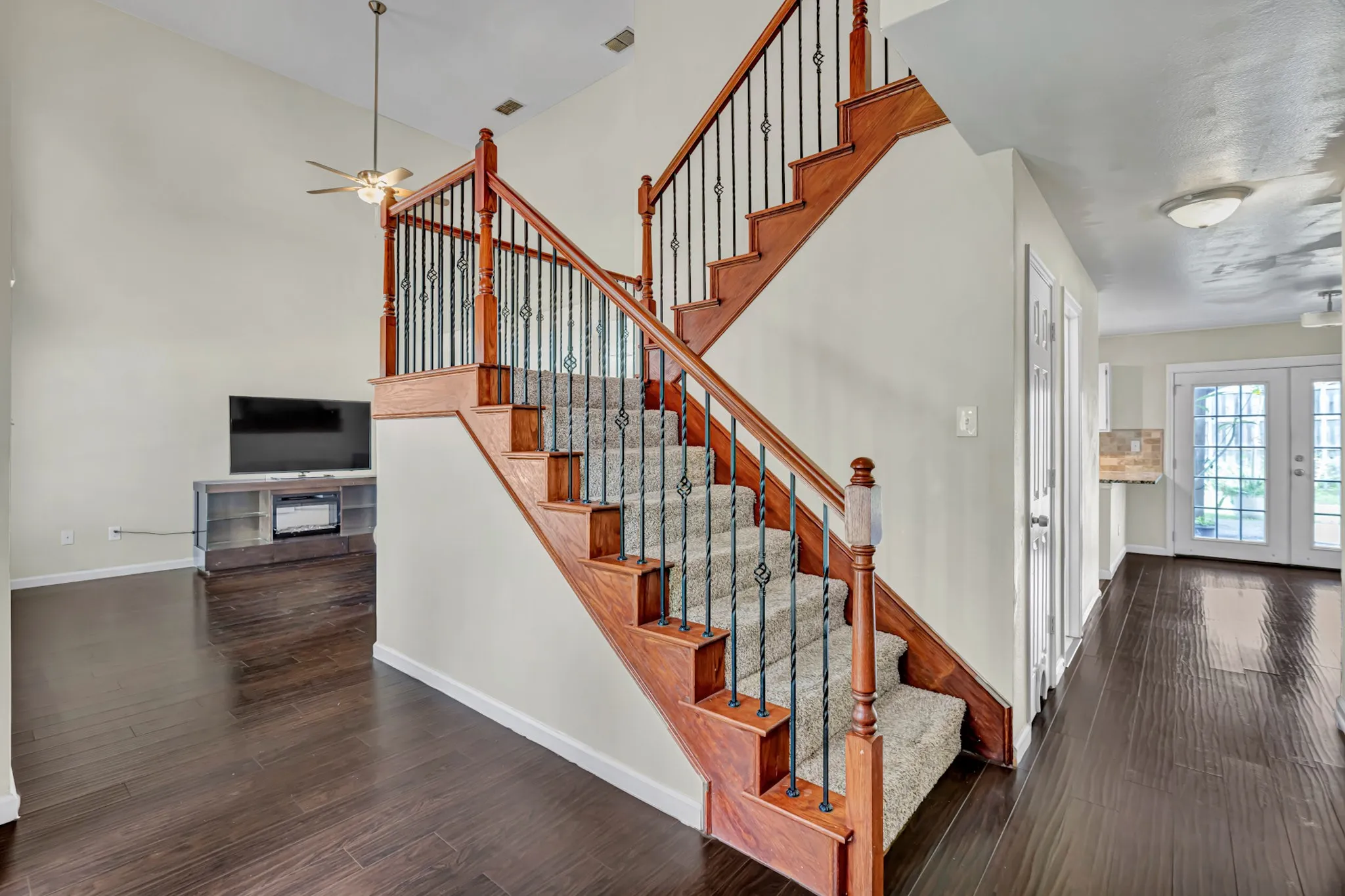 Single Family Residence For Sale in Dallas County , 326 Baldwin Street, Grand Prairie, Texas 75052, 4 Bedroom, 3 Bathroom, 2 Garage spaces, 2,267 Sqft, built in 1985, mls#21288469, Real Estate Agent in Grand Prairie, Homes For Sale in Dallas county, Homes For Sale in Grand Prairie, Realtor in Grand Prairie Texas, Real Estate Brokerage Independent Realty Texas, Luminita Cordes Realtor