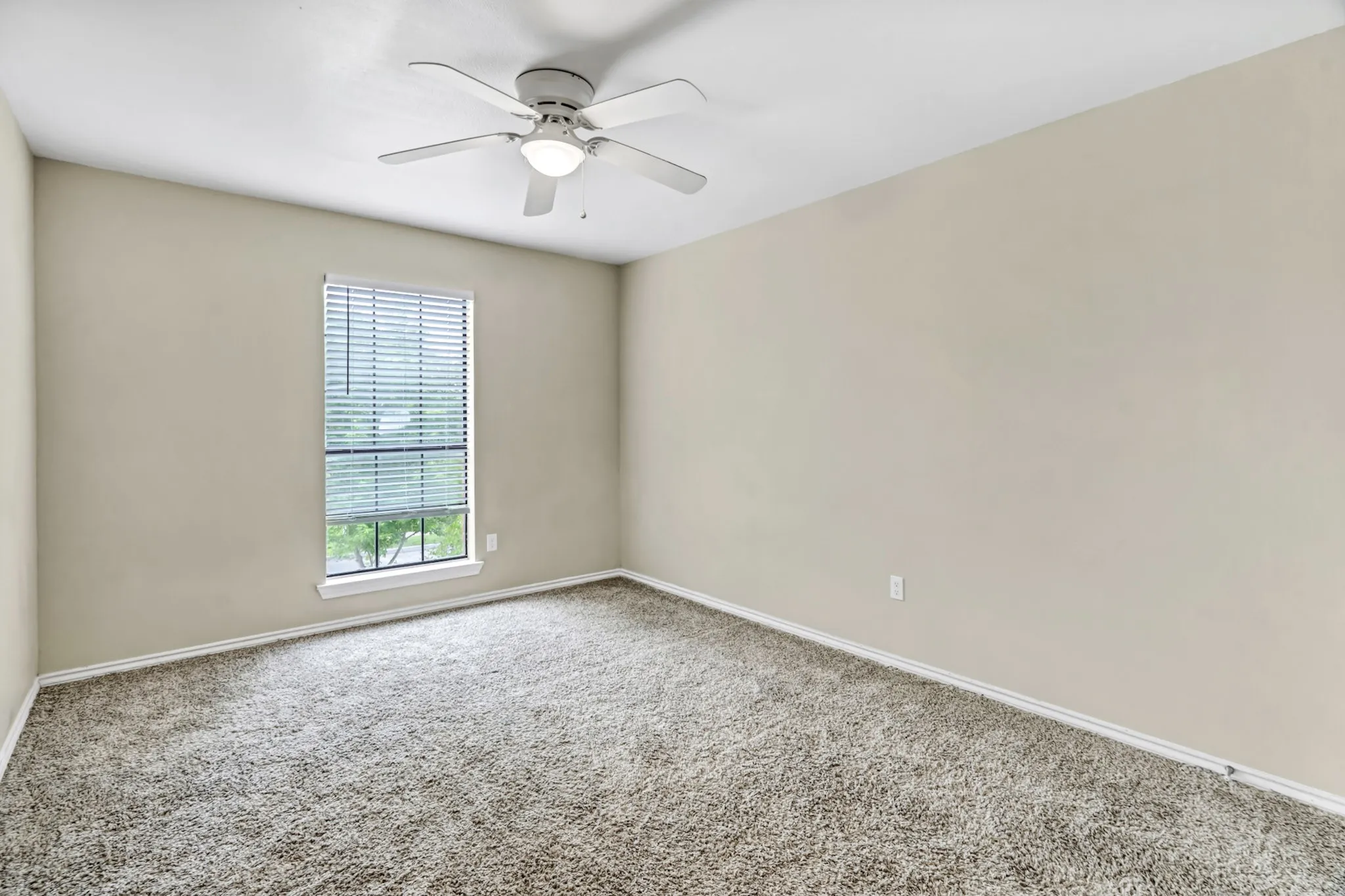 Single Family Residence For Sale in Dallas County , 326 Baldwin Street, Grand Prairie, Texas 75052, 4 Bedroom, 3 Bathroom, 2 Garage spaces, 2,267 Sqft, built in 1985, mls#21288469, Real Estate Agent in Grand Prairie, Homes For Sale in Dallas county, Homes For Sale in Grand Prairie, Realtor in Grand Prairie Texas, Real Estate Brokerage Independent Realty Texas, Luminita Cordes Realtor