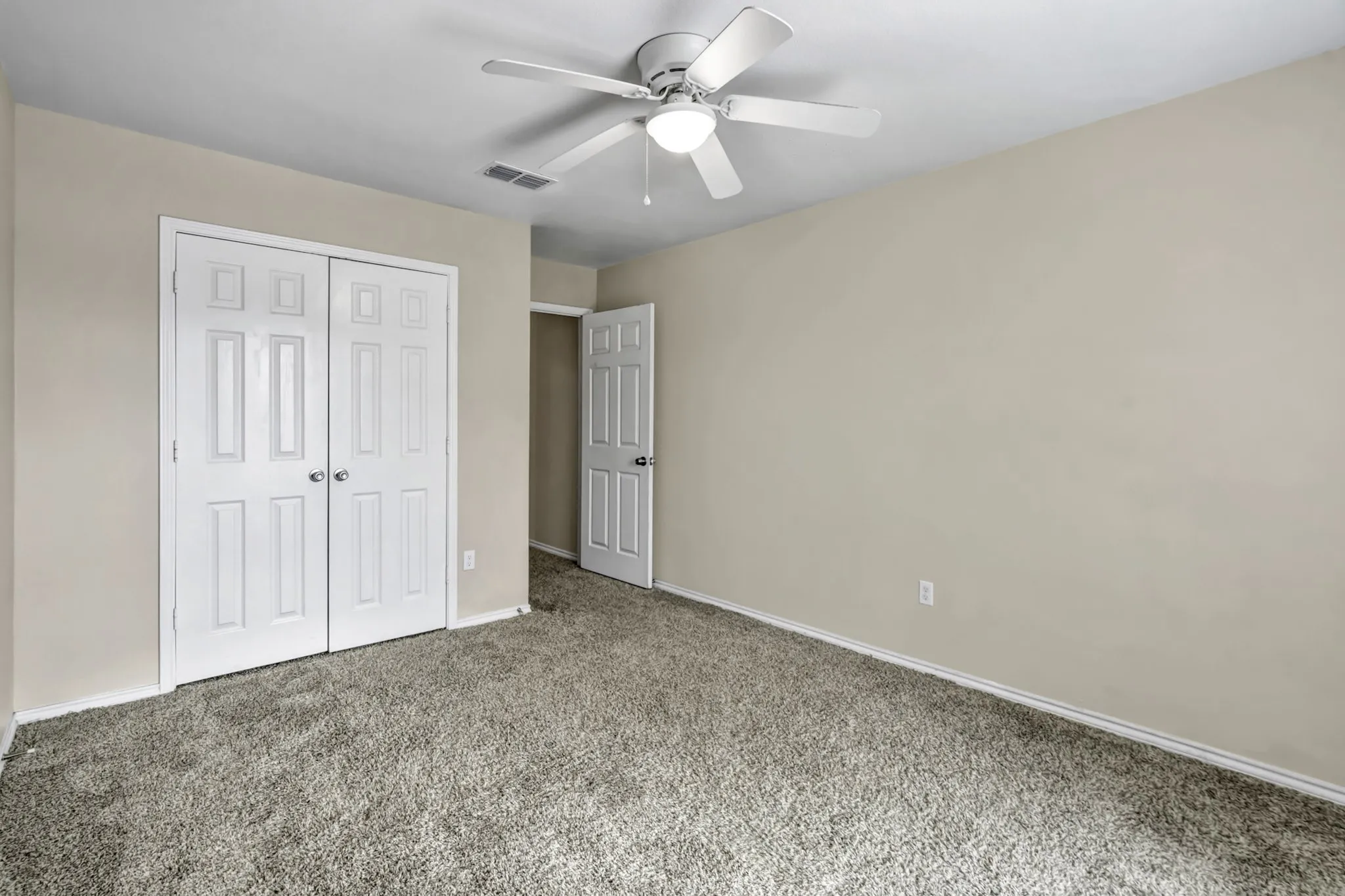 Single Family Residence For Sale in Dallas County , 326 Baldwin Street, Grand Prairie, Texas 75052, 4 Bedroom, 3 Bathroom, 2 Garage spaces, 2,267 Sqft, built in 1985, mls#21288469, Real Estate Agent in Grand Prairie, Homes For Sale in Dallas county, Homes For Sale in Grand Prairie, Realtor in Grand Prairie Texas, Real Estate Brokerage Independent Realty Texas, Luminita Cordes Realtor