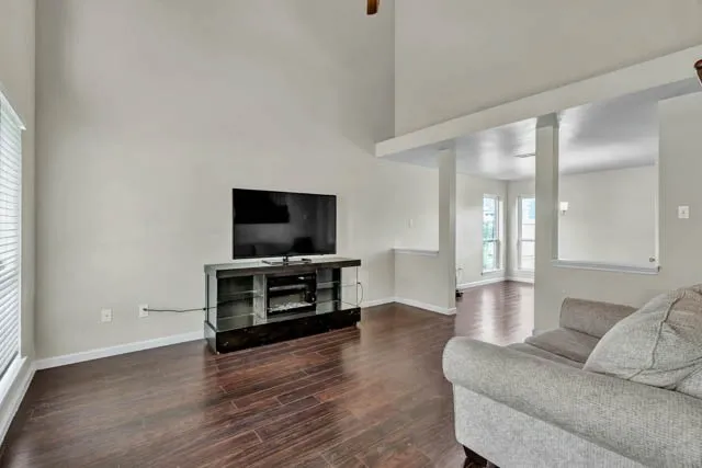 Single Family Residence For Sale in Dallas County , 326 Baldwin Street, Grand Prairie, Texas 75052, 4 Bedroom, 3 Bathroom, 2 Garage spaces, 2,267 Sqft, built in 1985, mls#21288469, Real Estate Agent in Grand Prairie, Homes For Sale in Dallas county, Homes For Sale in Grand Prairie, Realtor in Grand Prairie Texas, Real Estate Brokerage Independent Realty Texas, Luminita Cordes Realtor