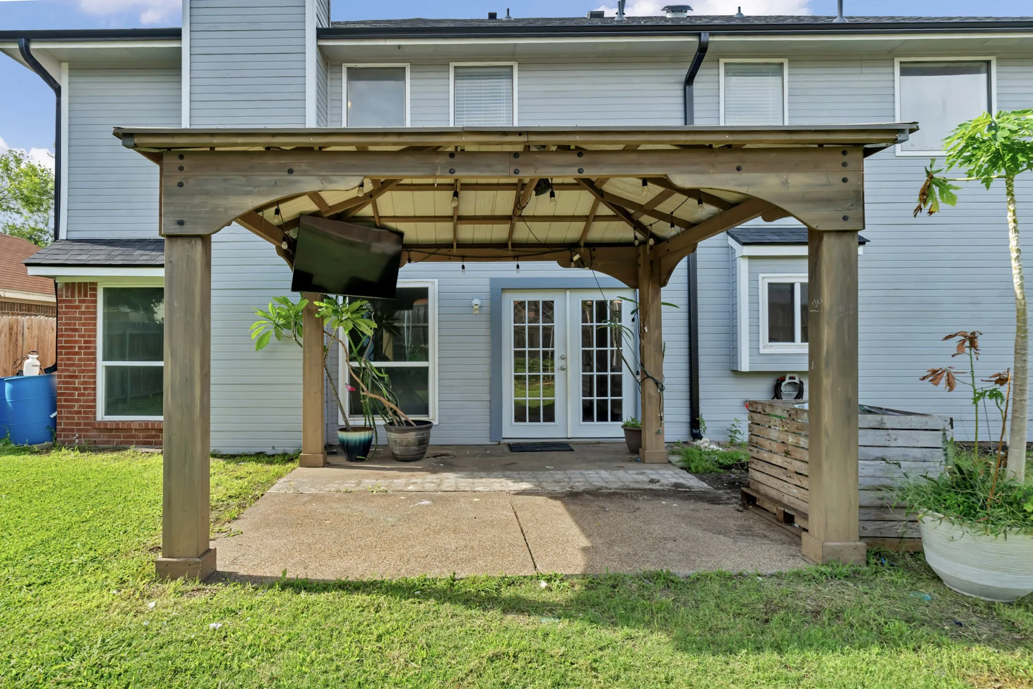 Single Family Residence For Sale in Dallas County , 326 Baldwin Street, Grand Prairie, Texas 75052, 4 Bedroom, 3 Bathroom, 2 Garage spaces, 2,267 Sqft, built in 1985, mls#21288469, Real Estate Agent in Grand Prairie, Homes For Sale in Dallas county, Homes For Sale in Grand Prairie, Realtor in Grand Prairie Texas, Real Estate Brokerage Independent Realty Texas, Luminita Cordes Realtor